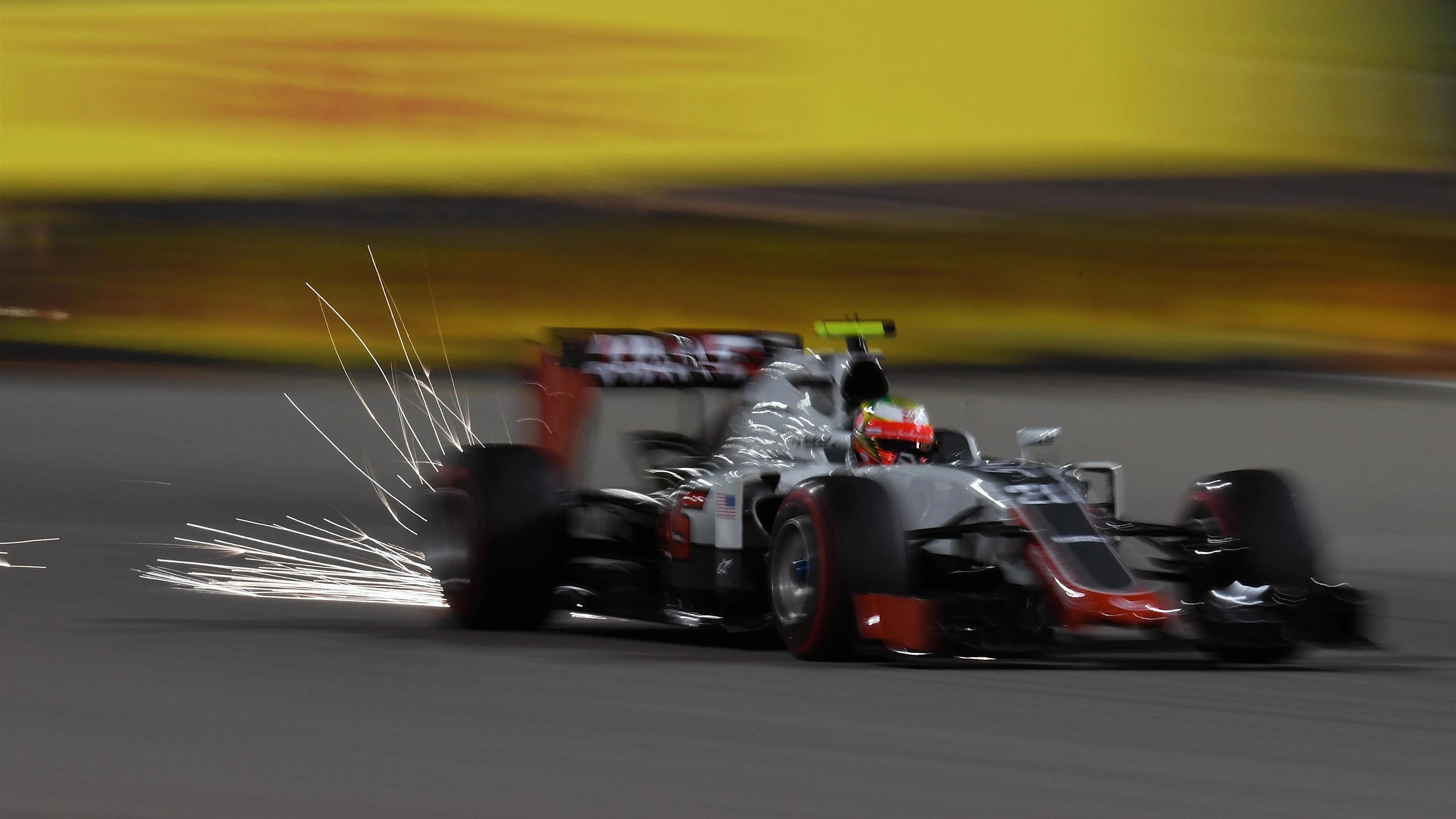 Esteban Gutierrez (MEX) Haas VF-16 at Formula One World Championship, Rd2, Bahrain Grand Prix