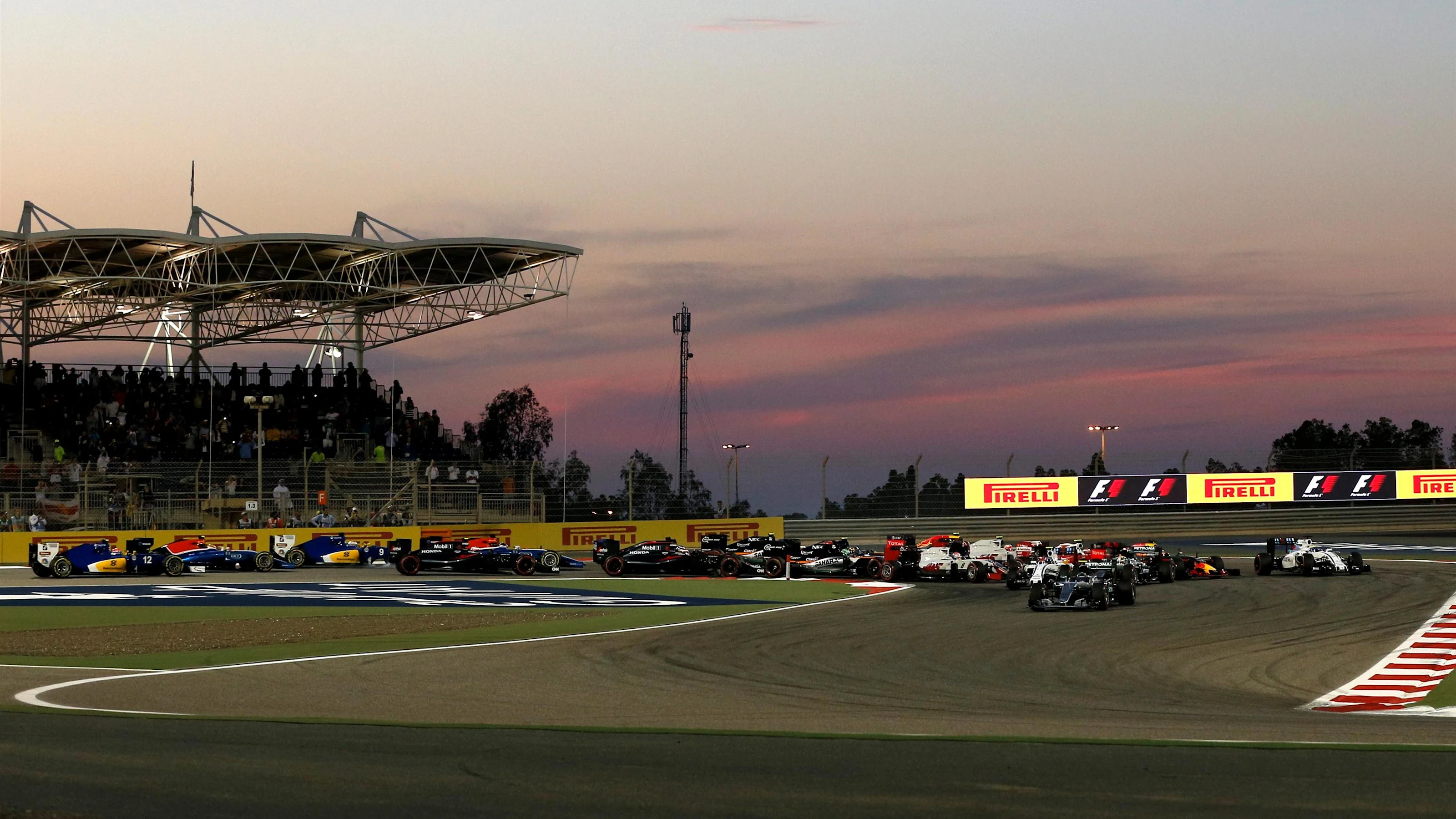 Nico Rosberg (GER) Mercedes-Benz F1 W07 Hybrid leads at the start of the race at Formula One World