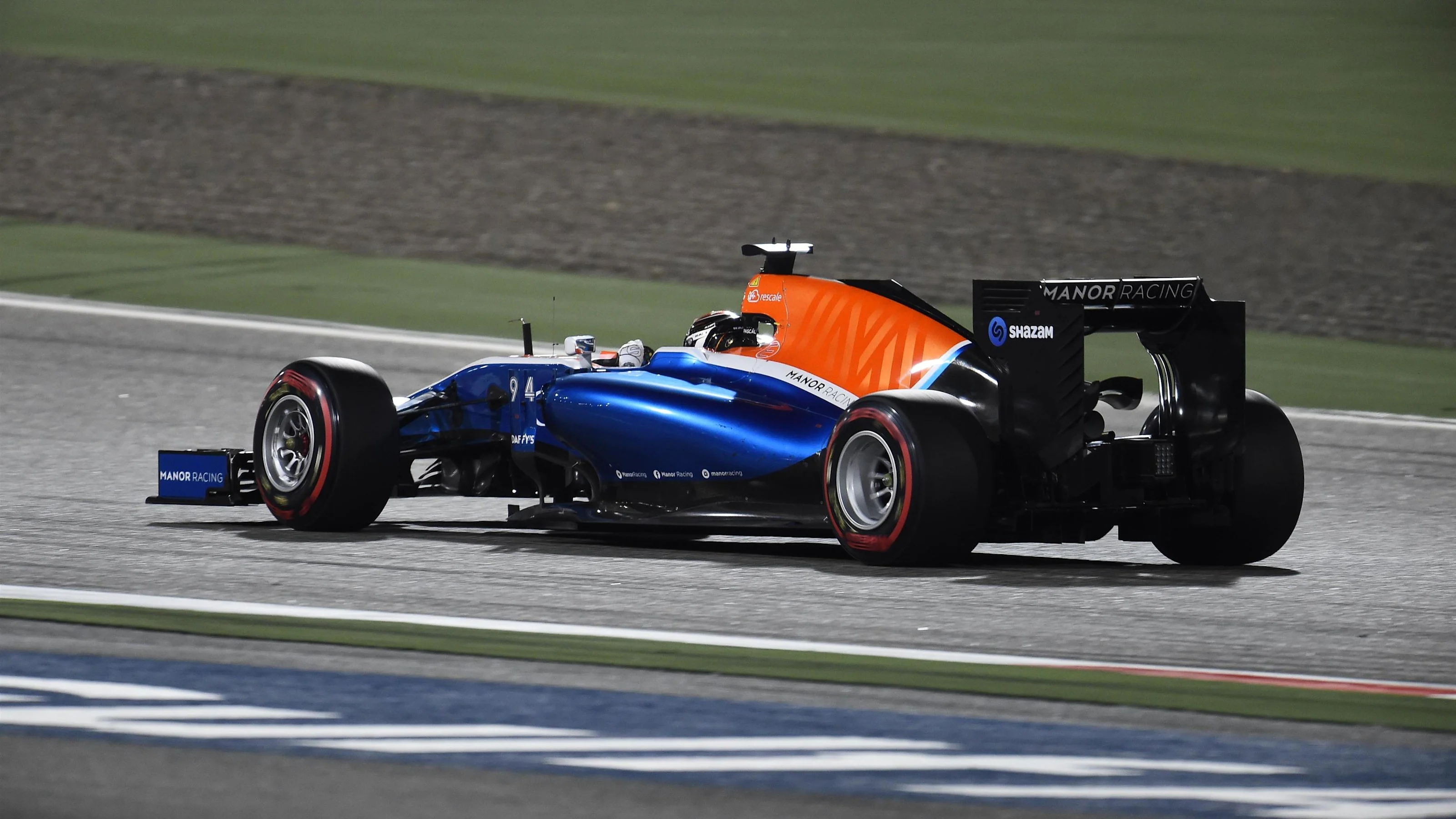 Pascal Wehrlein (GER) Manor Racing MRT05 at Formula One World Championship, Rd2, Bahrain Grand Prix