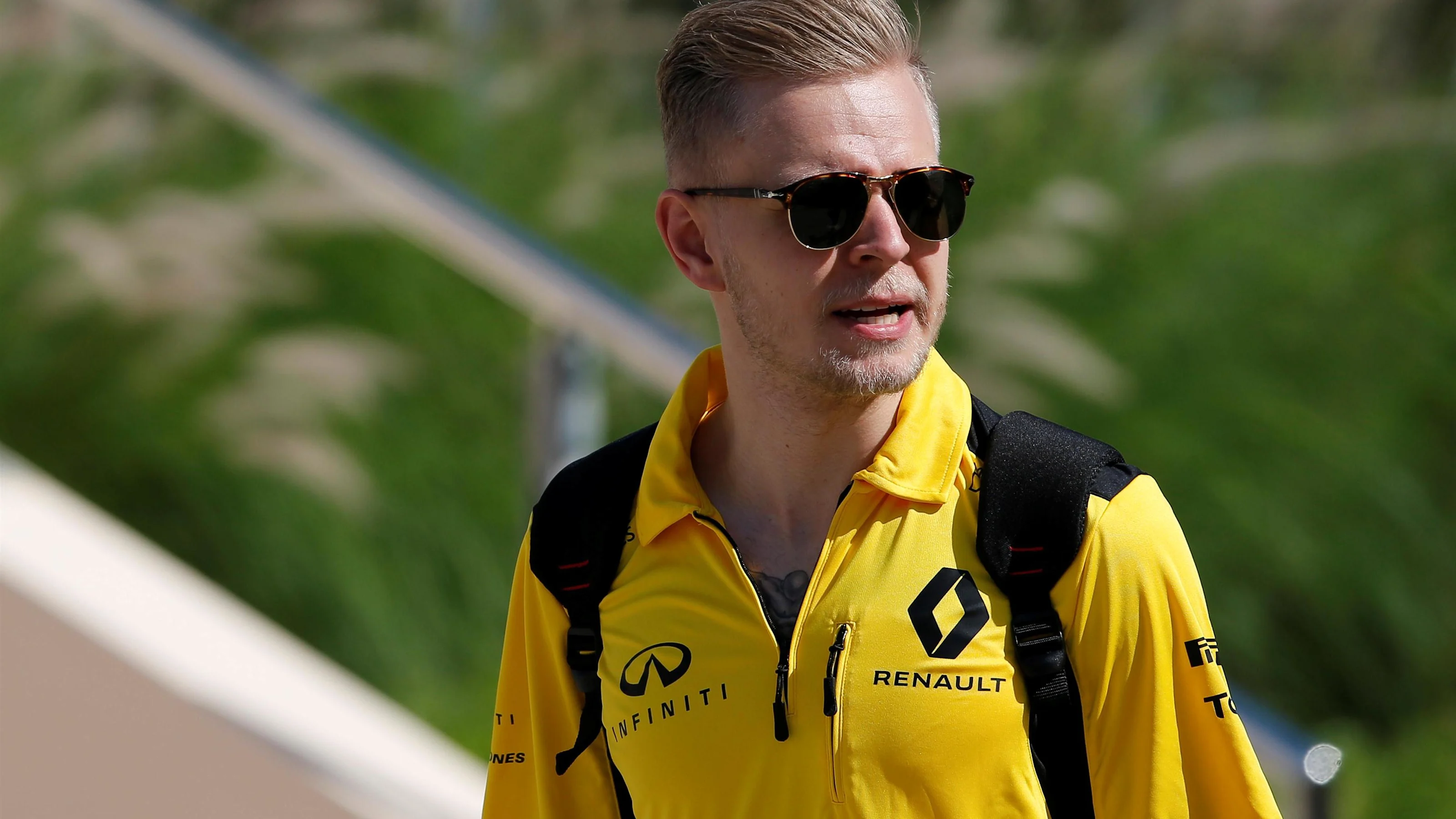 Kevin Magnussen (DEN) Renault Sport F1 Team at Formula One World Championship, Rd2, Bahrain Grand