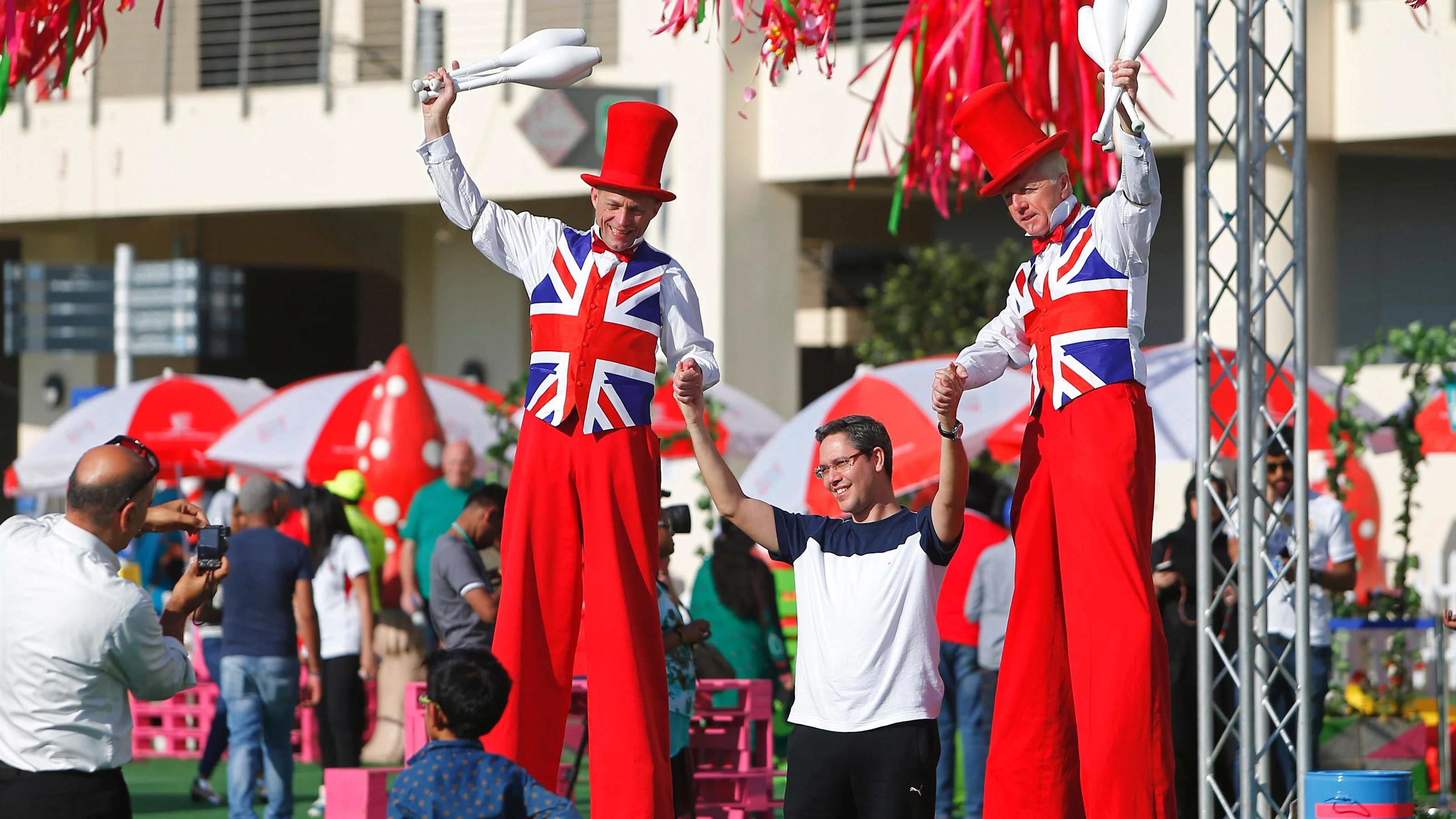 Fans and atmosphere at Formula One World Championship, Rd2, Bahrain Grand Prix Race, Bahrain