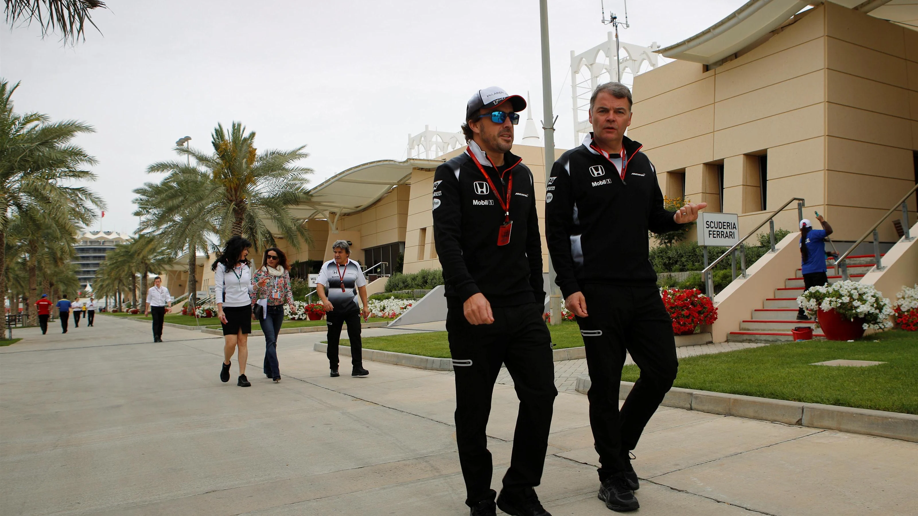 Fernando Alonso (ESP) McLaren at Formula One World Championship, Rd2, Bahrain Grand Prix