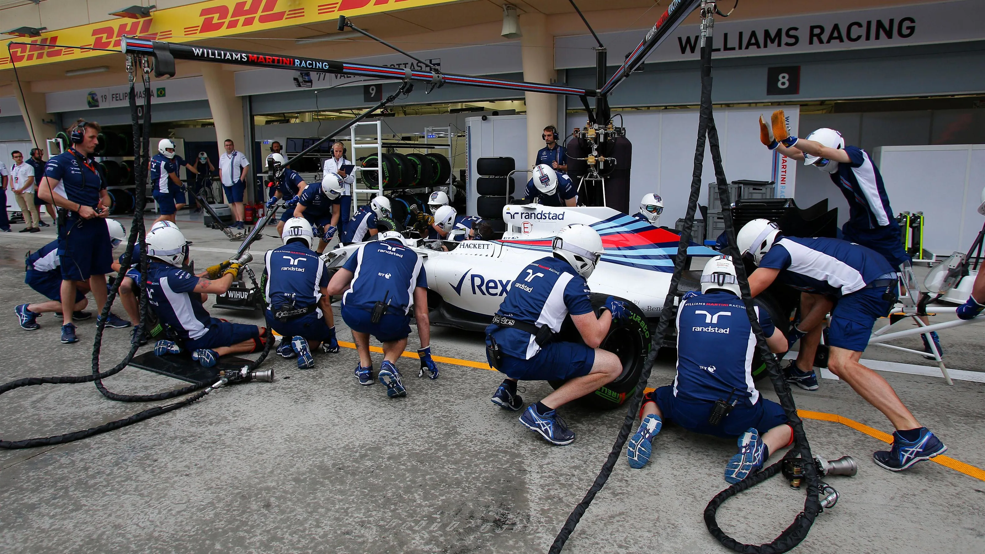 Williams FW38 practice pitstop at Formula One World Championship, Rd2, Bahrain Grand Prix