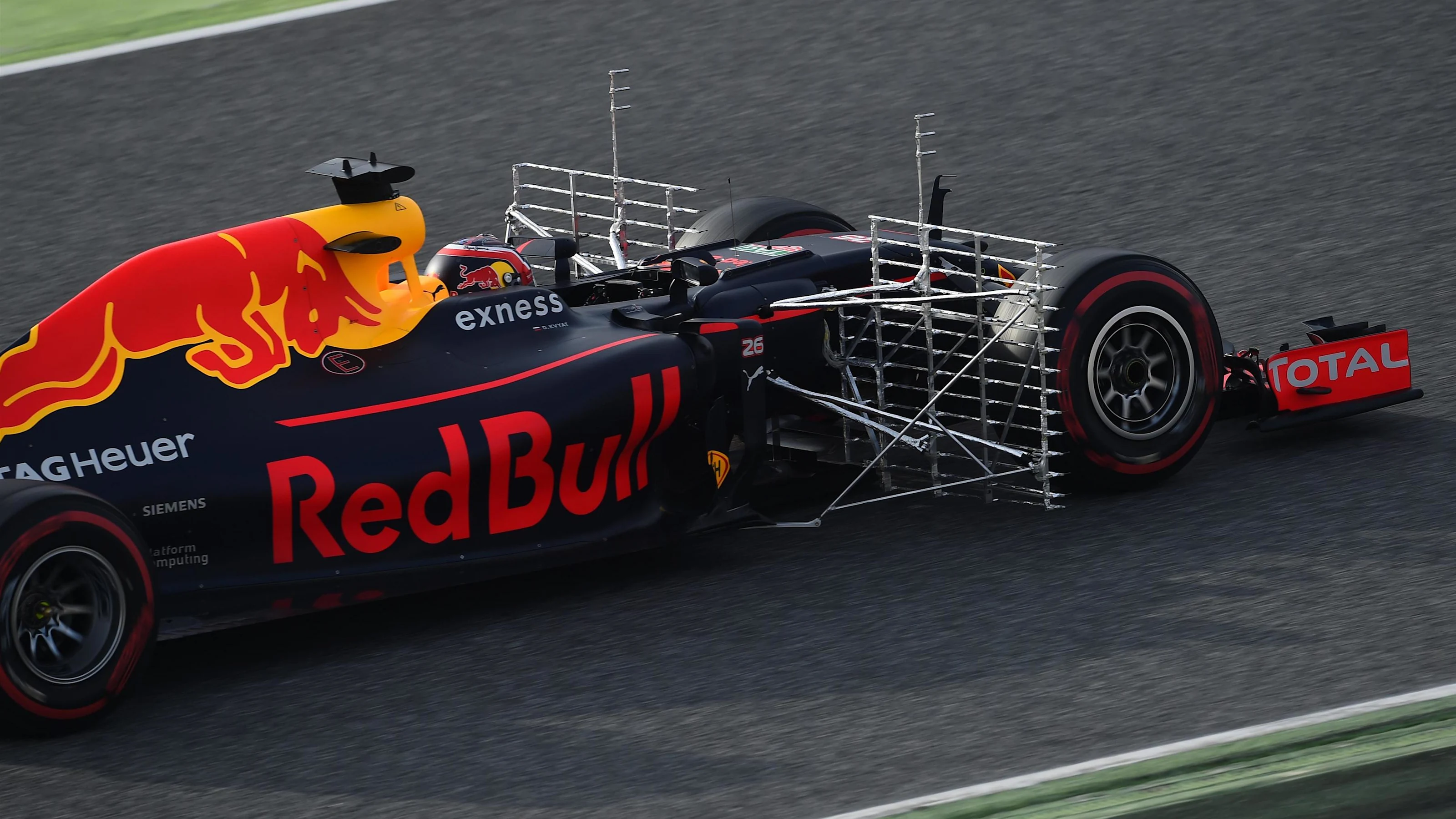 Daniil Kvyat (RUS) Red Bull Racing RB12 with aero sensors at Formula One Testing, Day Three,