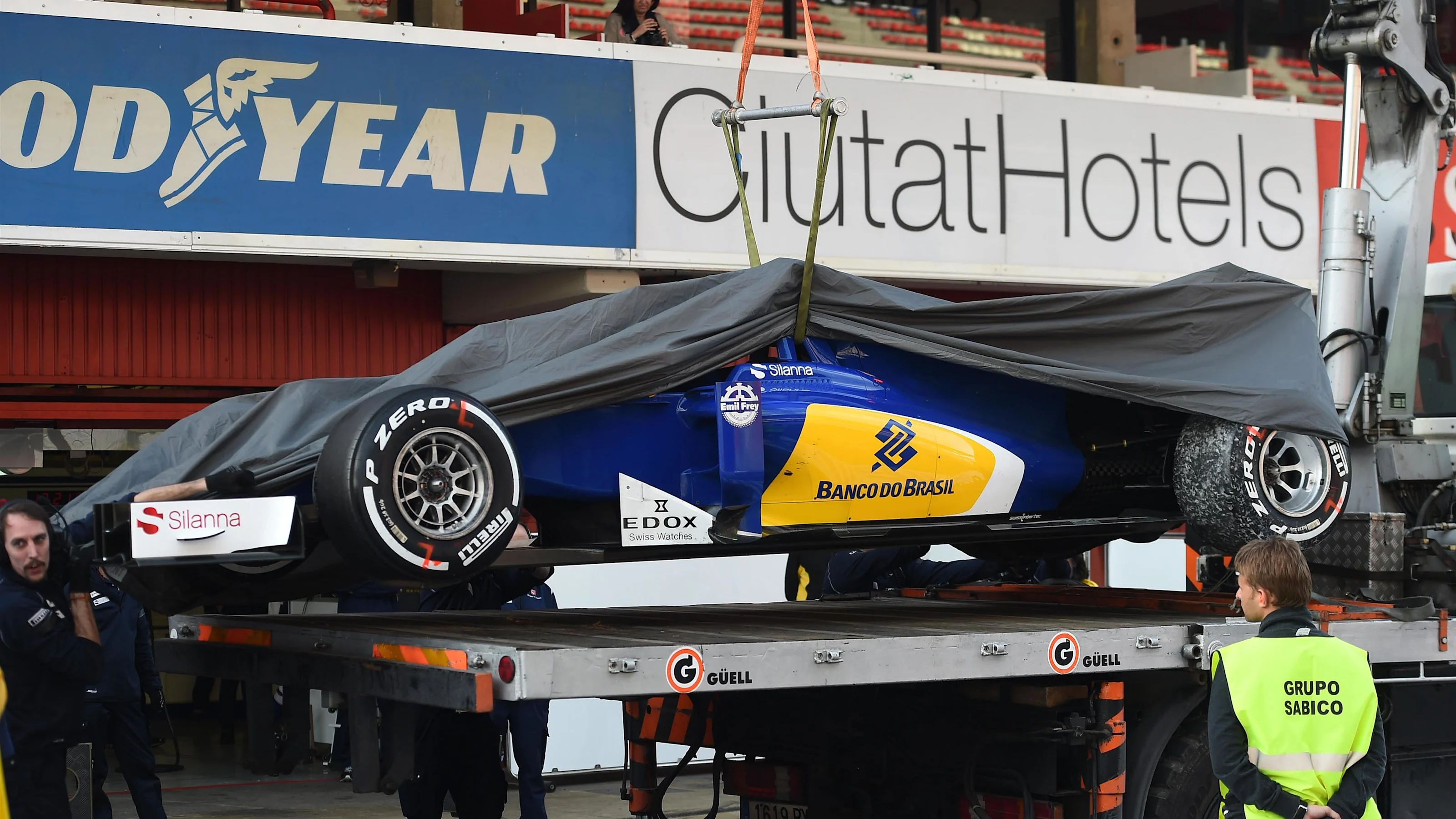 The car of Marcus Ericsson (SWE) Sauber C35 is recovered to the pits at Formula One Testing, Day