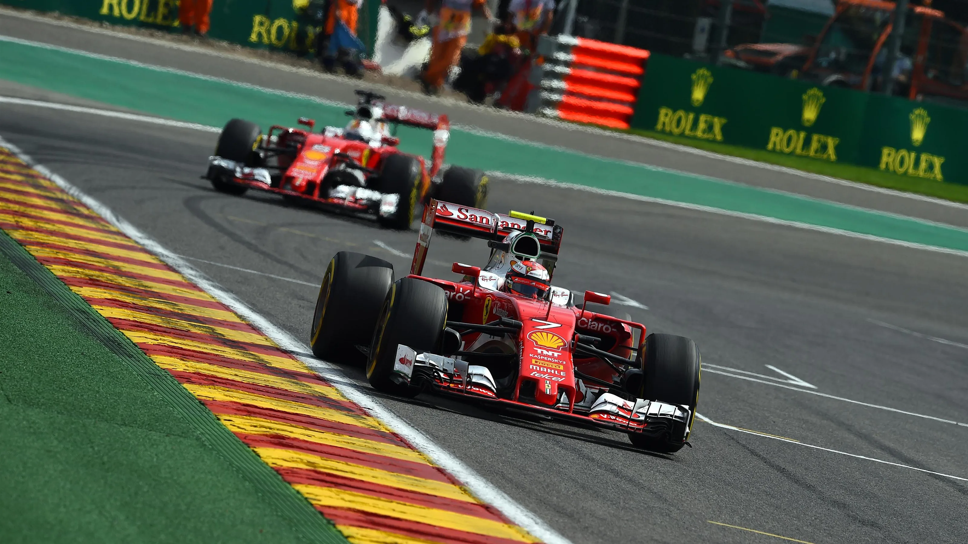 Kimi Raikkonen (FIN) Ferrari SF16-H and Sebastian Vettel (GER) Ferrari SF16-H at Formula One World