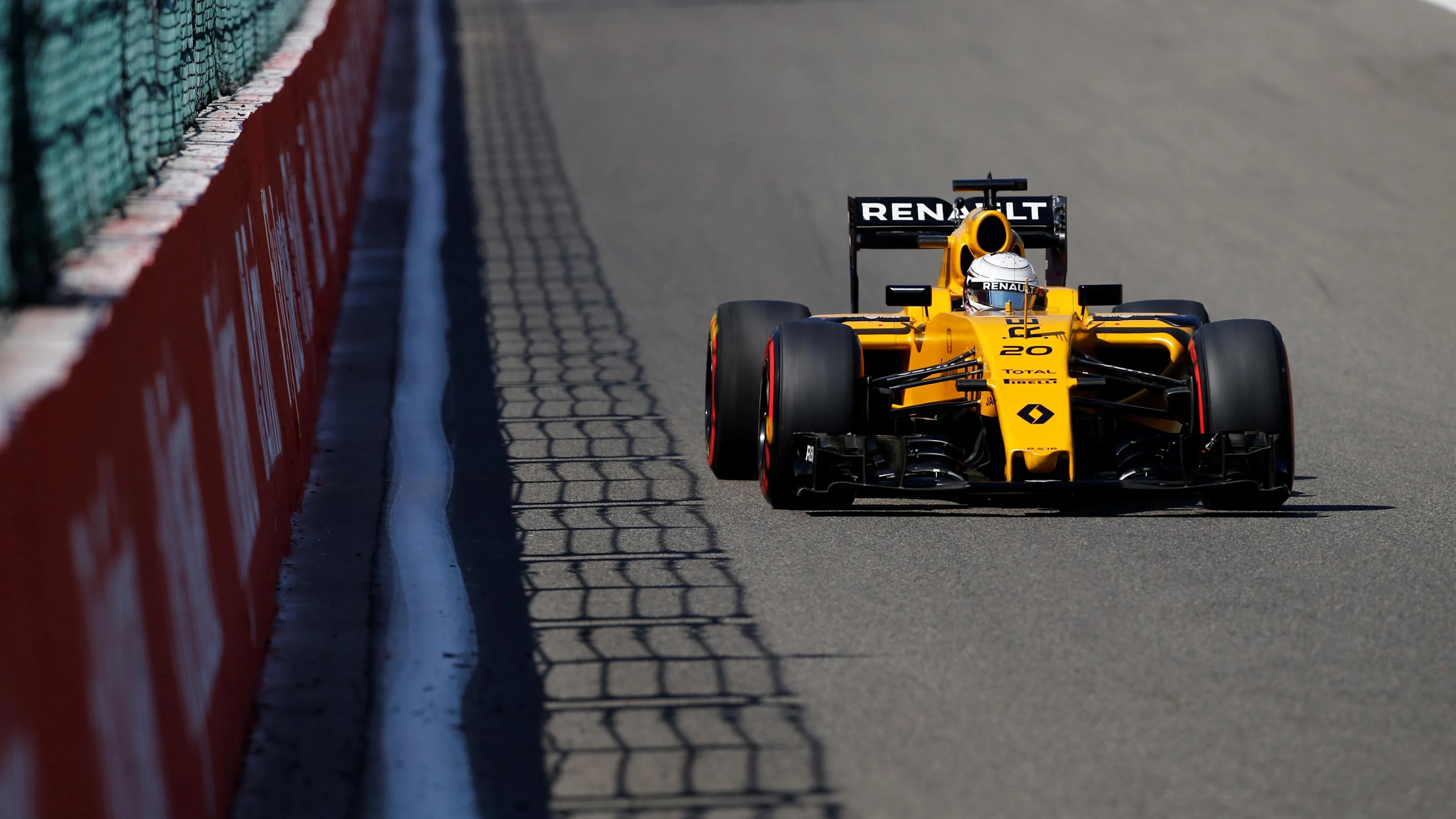 Kevin Magnussen (DEN) Renault Sport F1 Team RS16 at Formula One World Championship, Rd13, Belgian