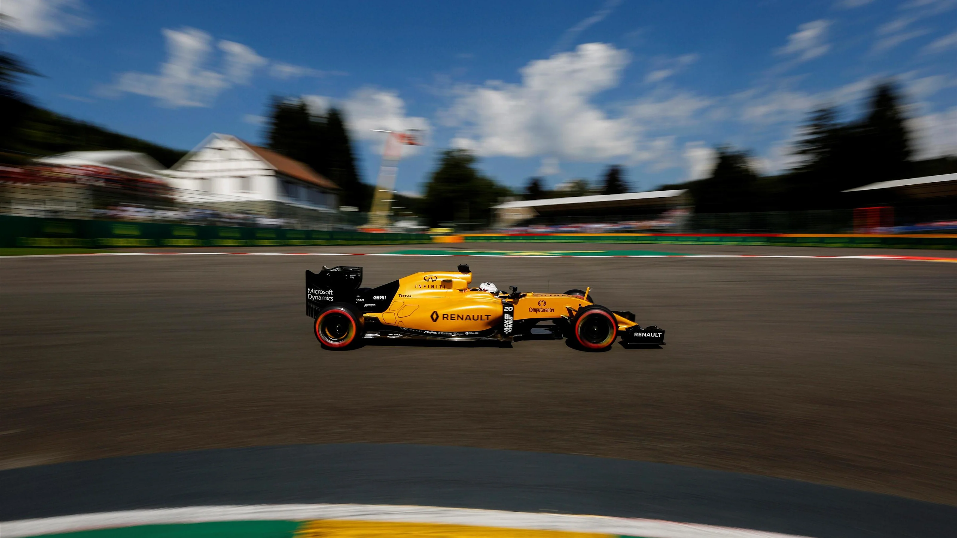 Kevin Magnussen (DEN) Renault Sport F1 Team RS16 at Formula One World Championship, Rd13, Belgian