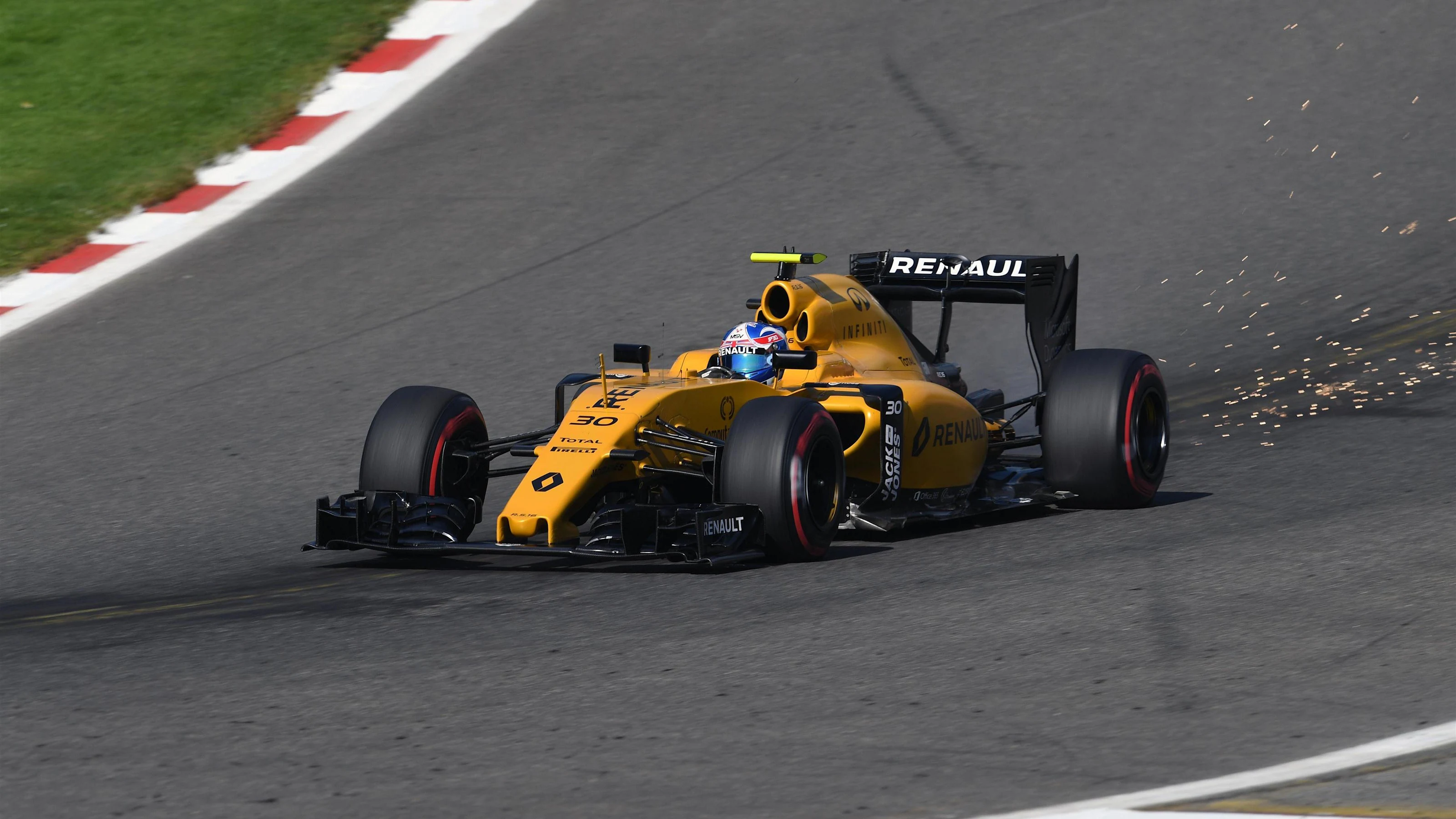 Jolyon Palmer (GBR) Renault Sport F1 Team RS16 sparks at Formula One World Championship, Rd13,