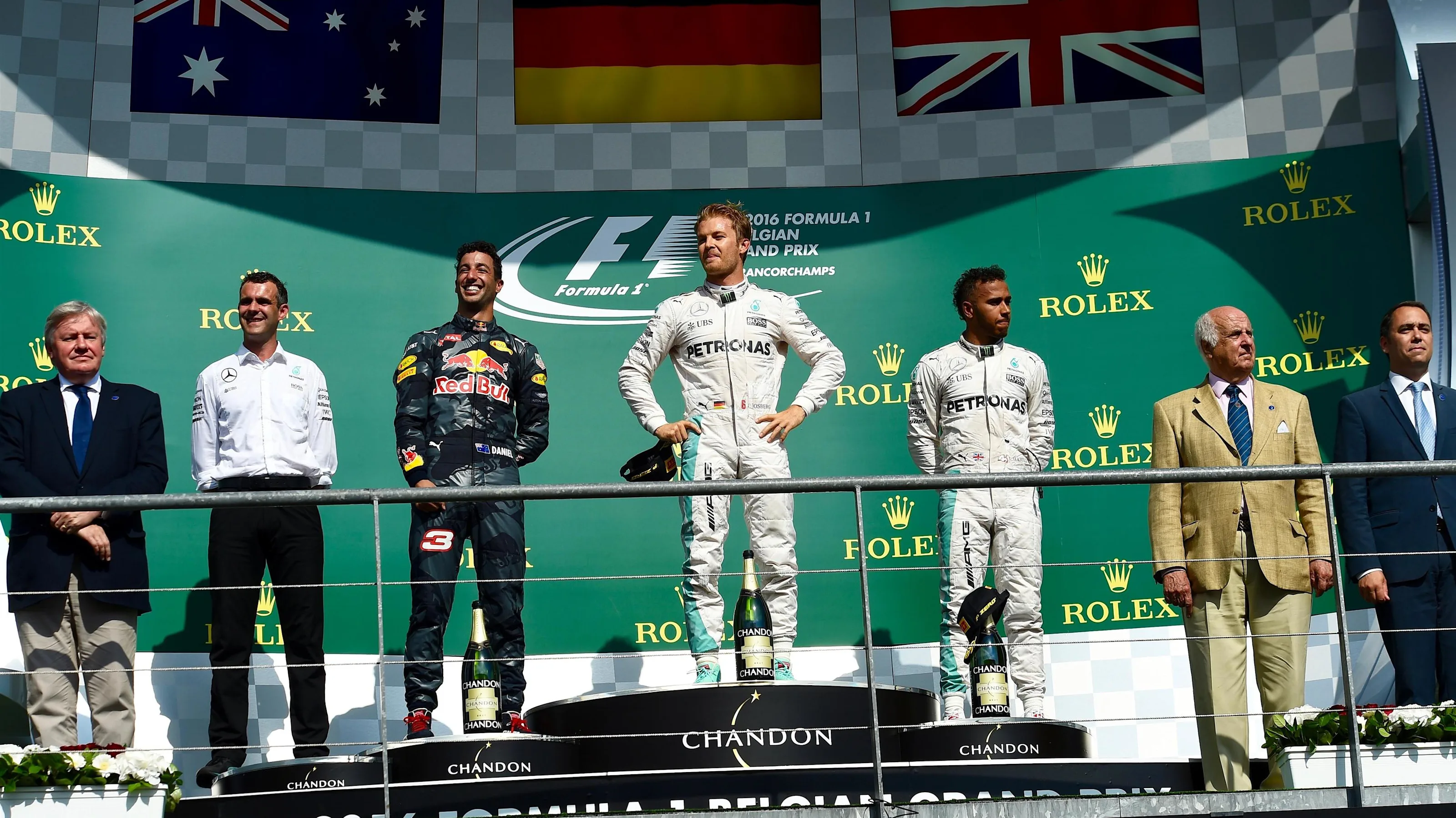 (L to R): Hywel Thomas (GBR) Mercedes AMG F1, Daniel Ricciardo (AUS) Red Bull Racing, Race winner