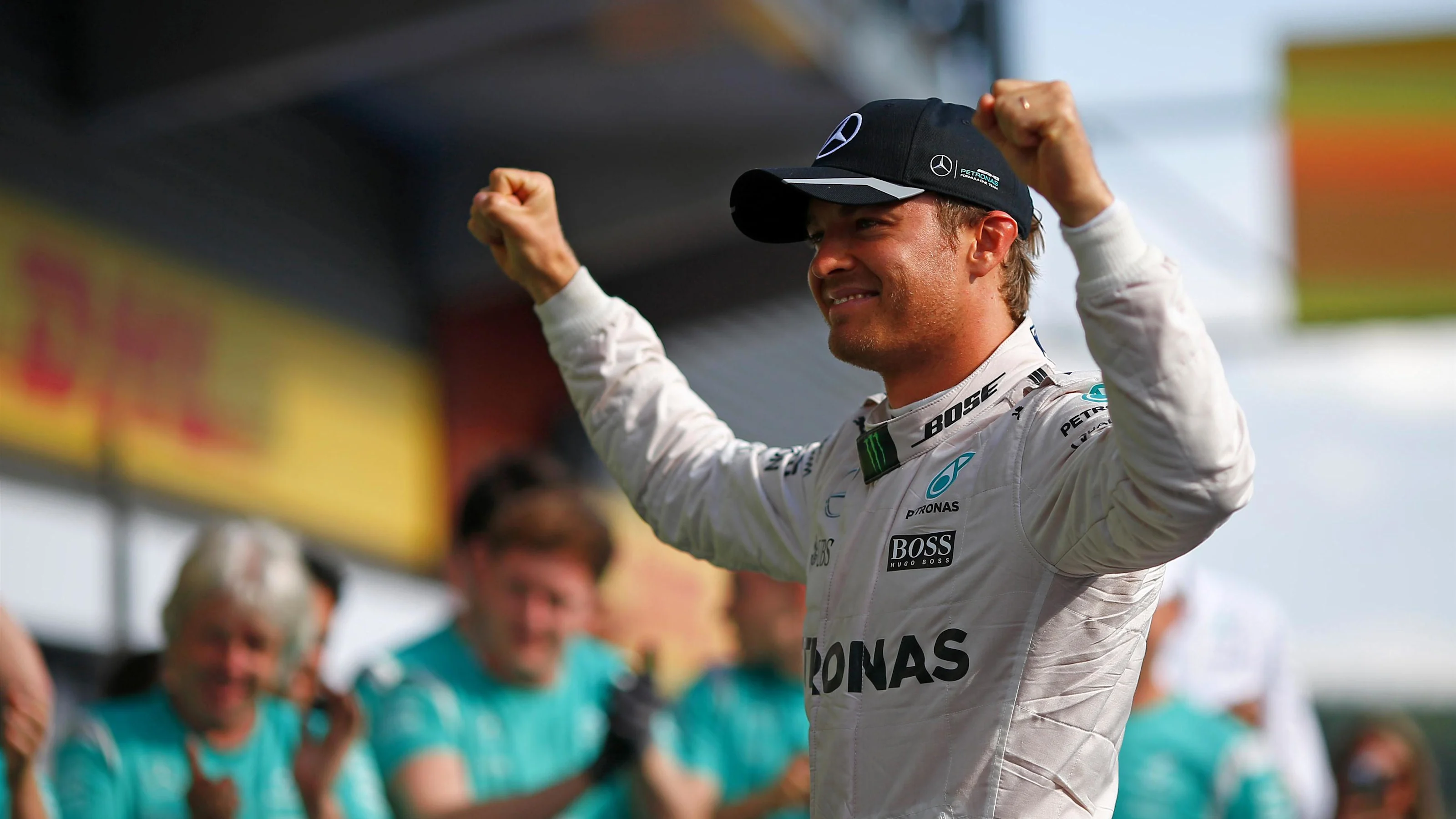 Race winner Nico Rosberg (GER) Mercedes AMG F1 celebrates with the team at Formula One World