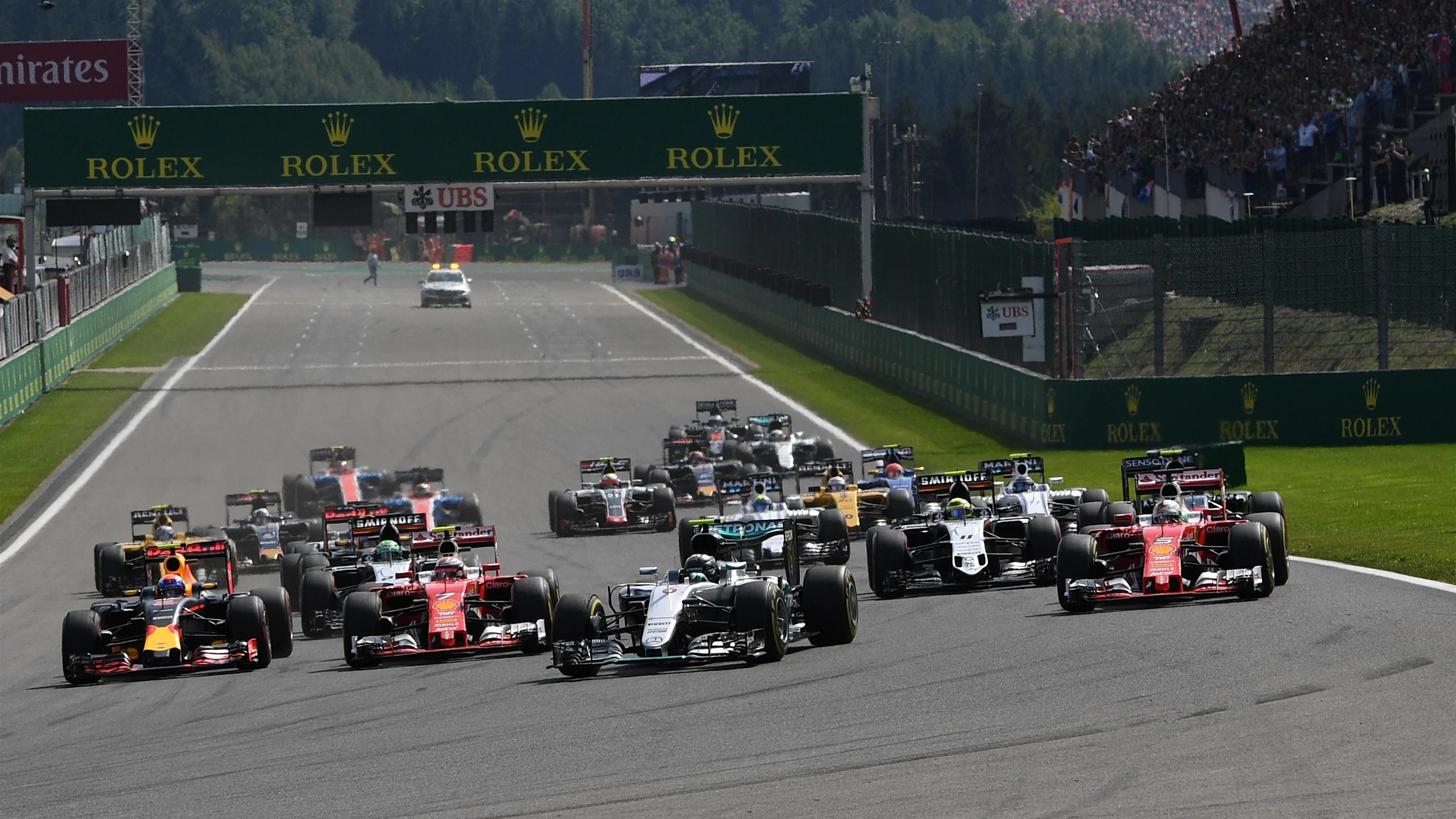 Nico Rosberg (GER) Mercedes-Benz F1 W07 Hybrid leads at the start of the race at Formula One World