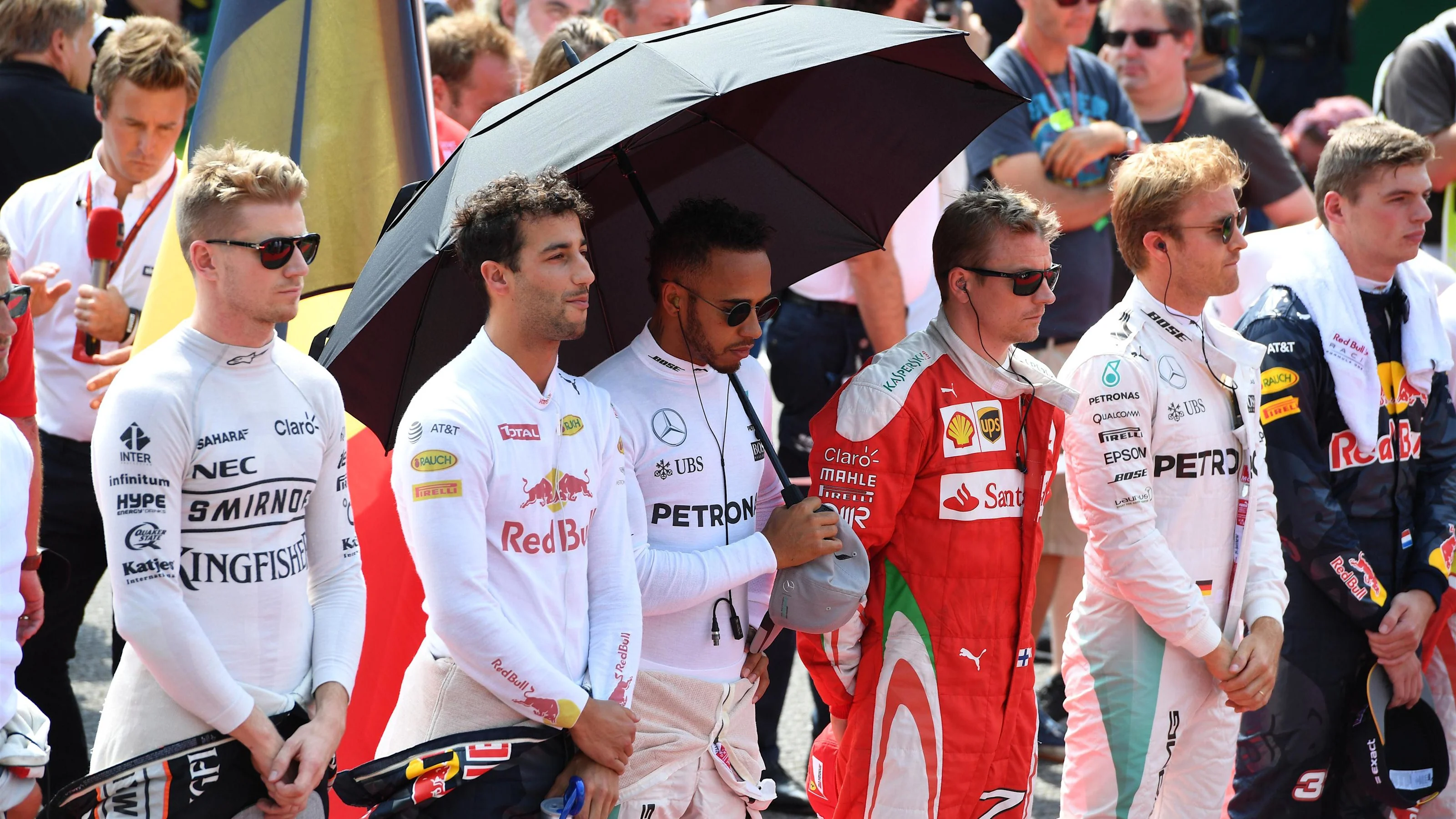 Drivers observe the National Anthem on the grid at Formula One World Championship, Rd13, Belgian