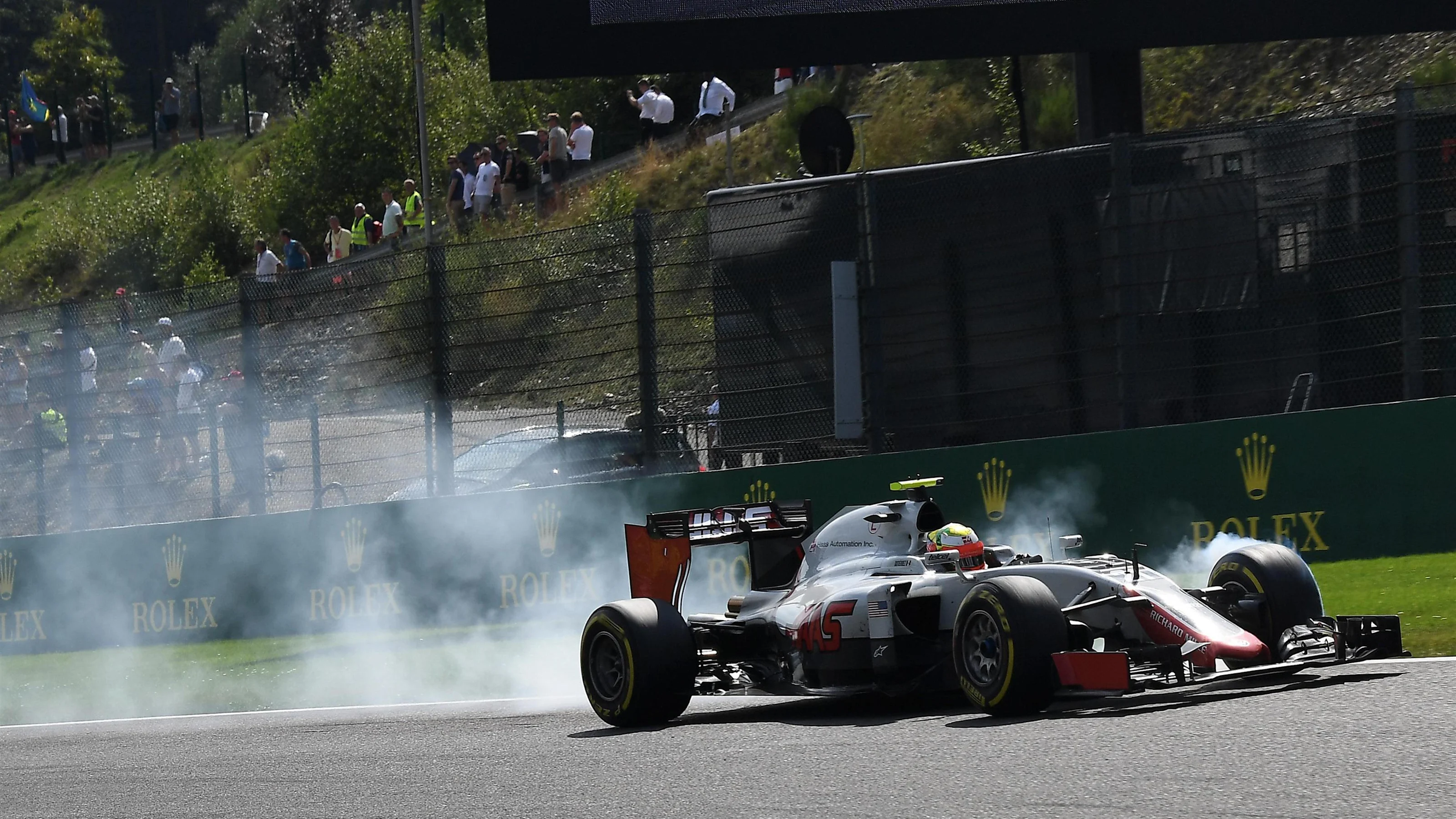 Esteban Gutierrez (MEX) Haas VF-16 locks up at Formula One World Championship, Rd13, Belgian Grand