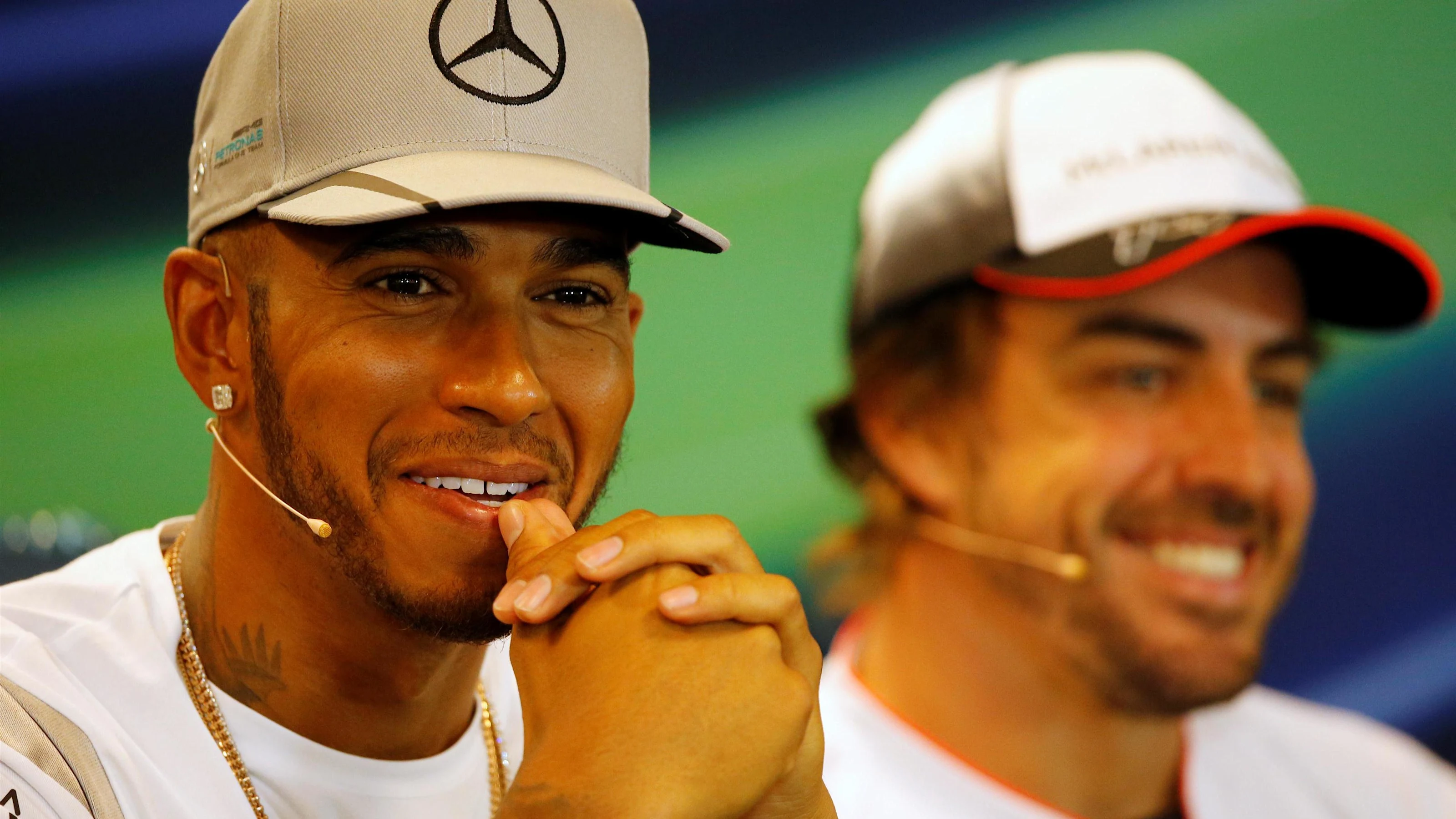 Lewis Hamilton (GBR) Mercedes AMG F1 and Fernando Alonso (ESP) McLaren in the Press Conference at