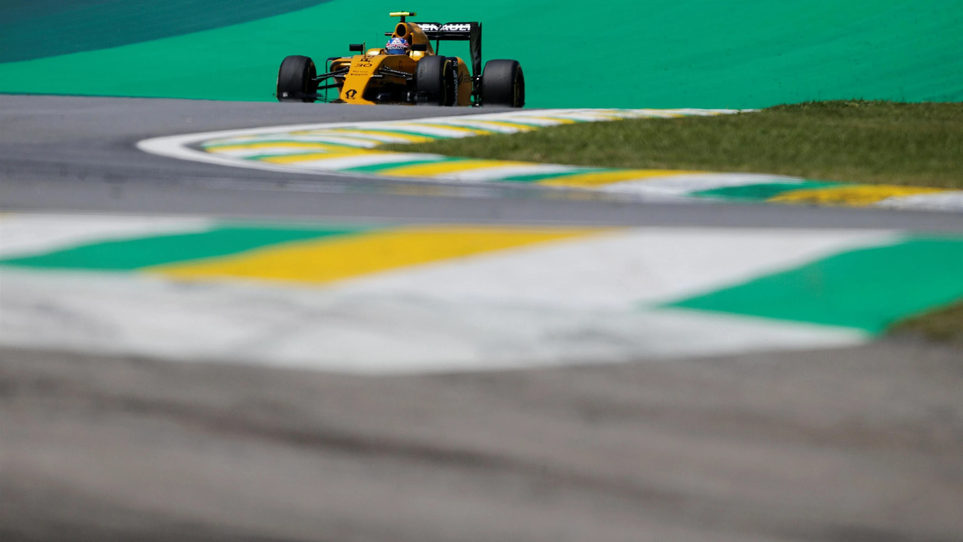 Jolyon Palmer (GBR) Renault Sport F1 Team RS16 at Formula One World Championship, Rd20, Brazilian
