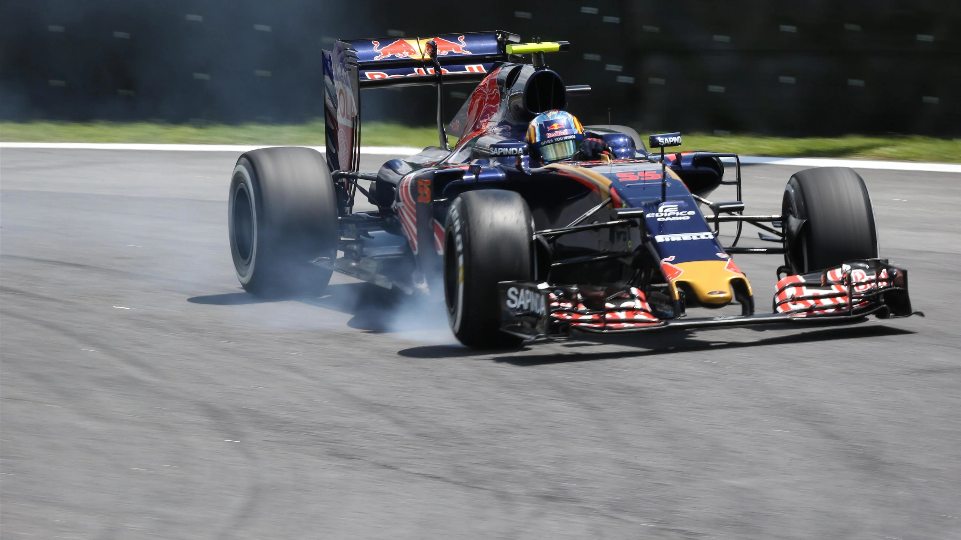Carlos Sainz jr (ESP) Scuderia Toro Rosso STR11 locks up at Formula One World Championship, Rd20,