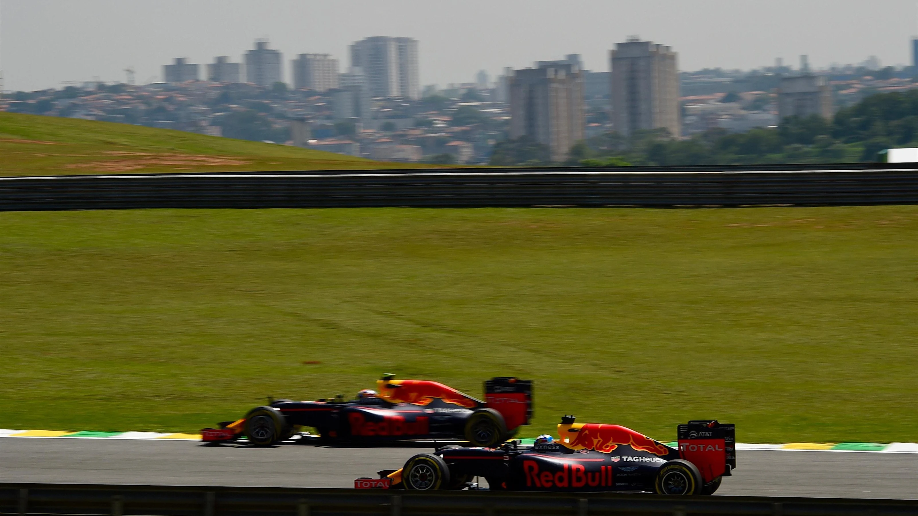 Daniel Ricciardo (AUS) Red Bull Racing RB12 at Formula One World Championship, Rd20, Brazilian