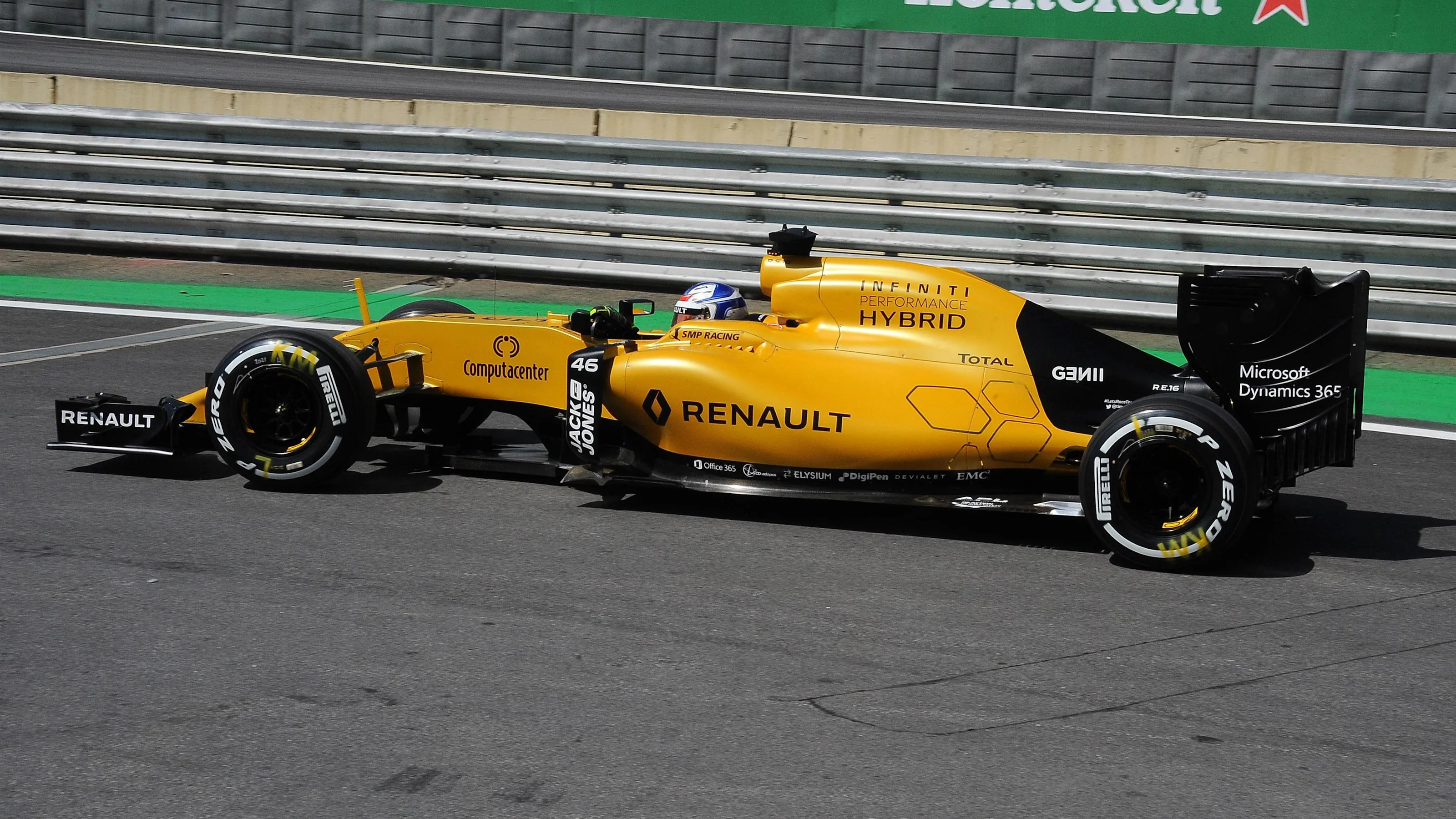 Sergey Sirotkin (RUS) Renault Sport F1 Team RS16 at Formula One World Championship, Rd20, Brazilian