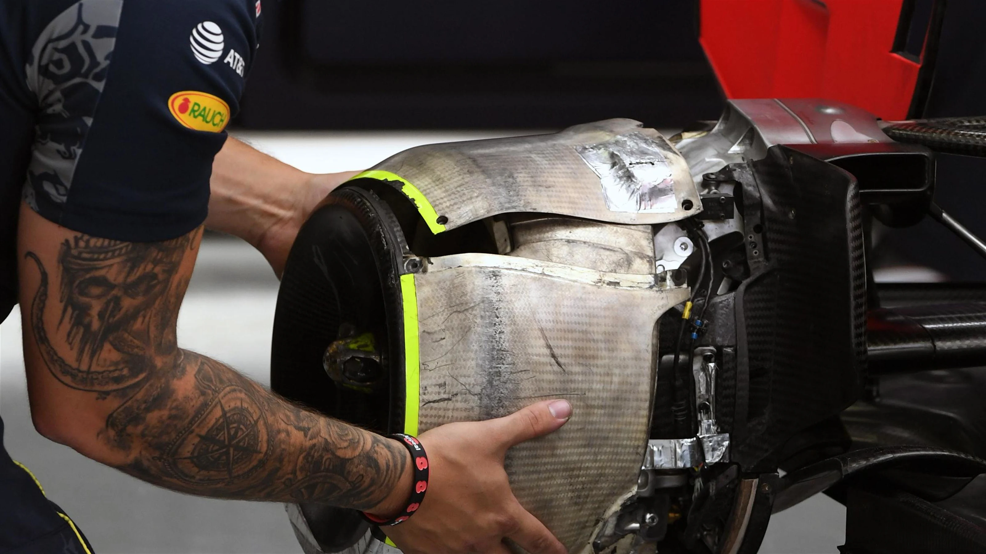 Red Bull Racing RB12 rear wheel hub at Formula One World Championship, Rd20, Brazilian Grand Prix,