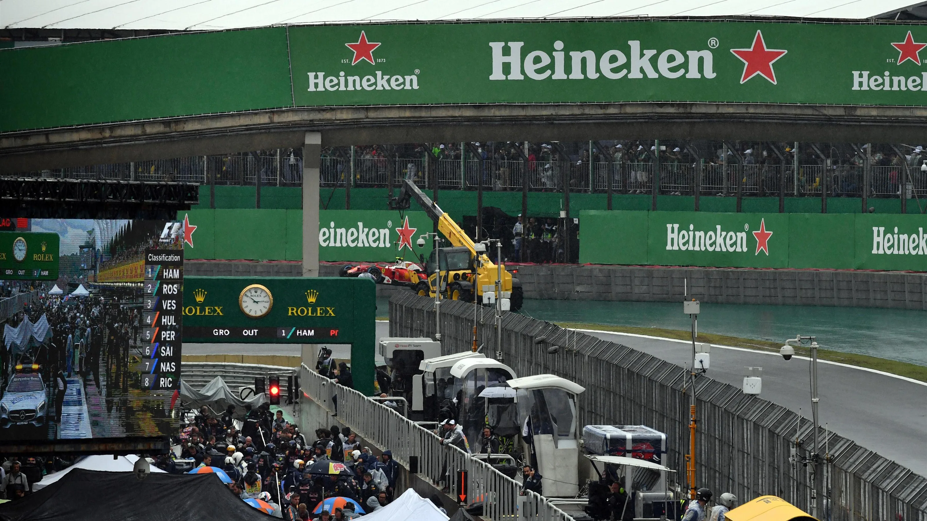The crashed car of Kimi Raikkonen (FIN) Ferrari SF16-H is recovered at Formula One World