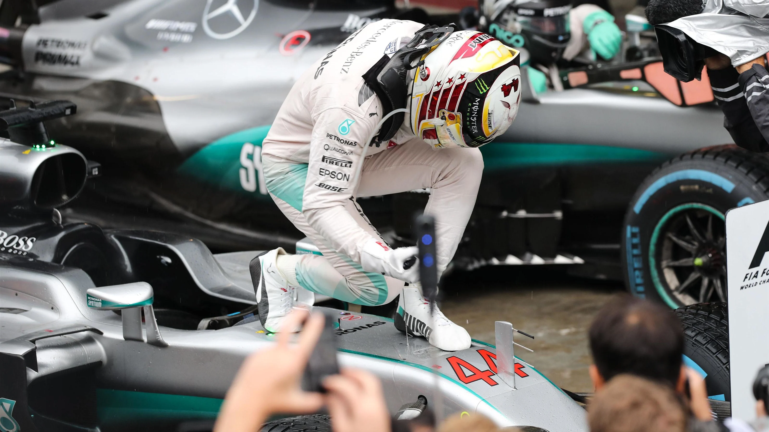Race winner Lewis Hamilton (GBR) Mercedes AMG F1 celebrates in parc ferme at Formula One World
