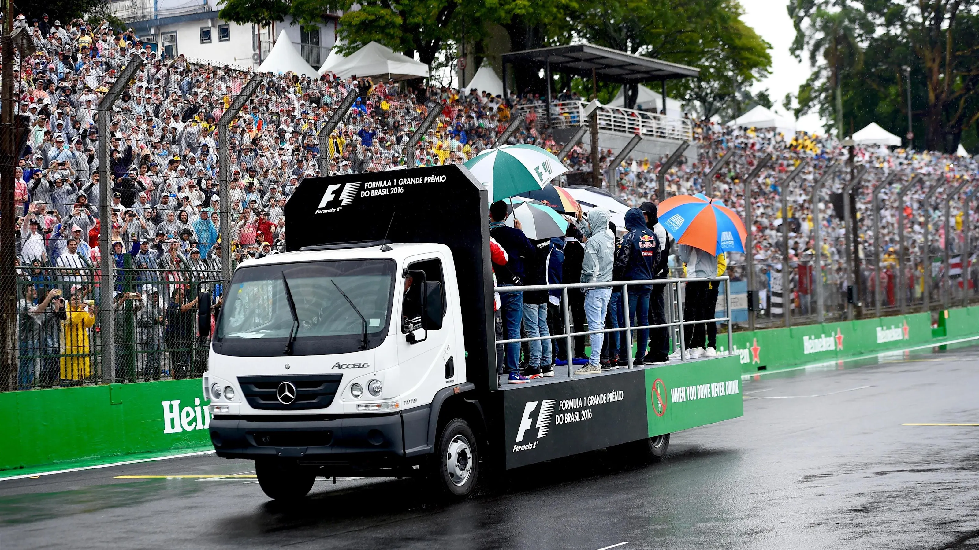 Drivers parade at Formula One World Championship, Rd20, Brazilian Grand Prix, Race, Interlagos, Sao