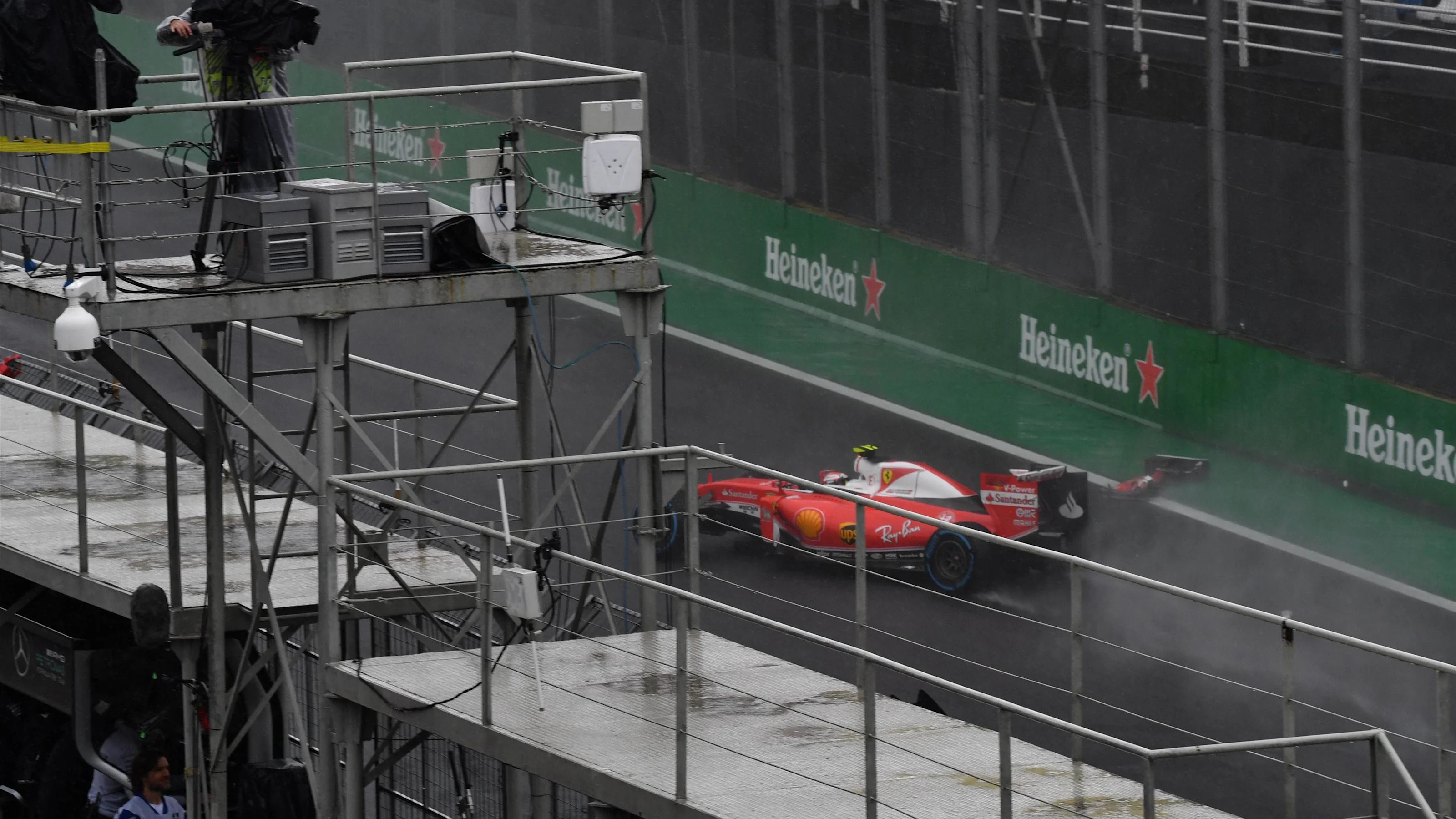 Kimi Raikkonen (FIN) Ferrari SF16-H crashes at Formula One World Championship, Rd20, Brazilian