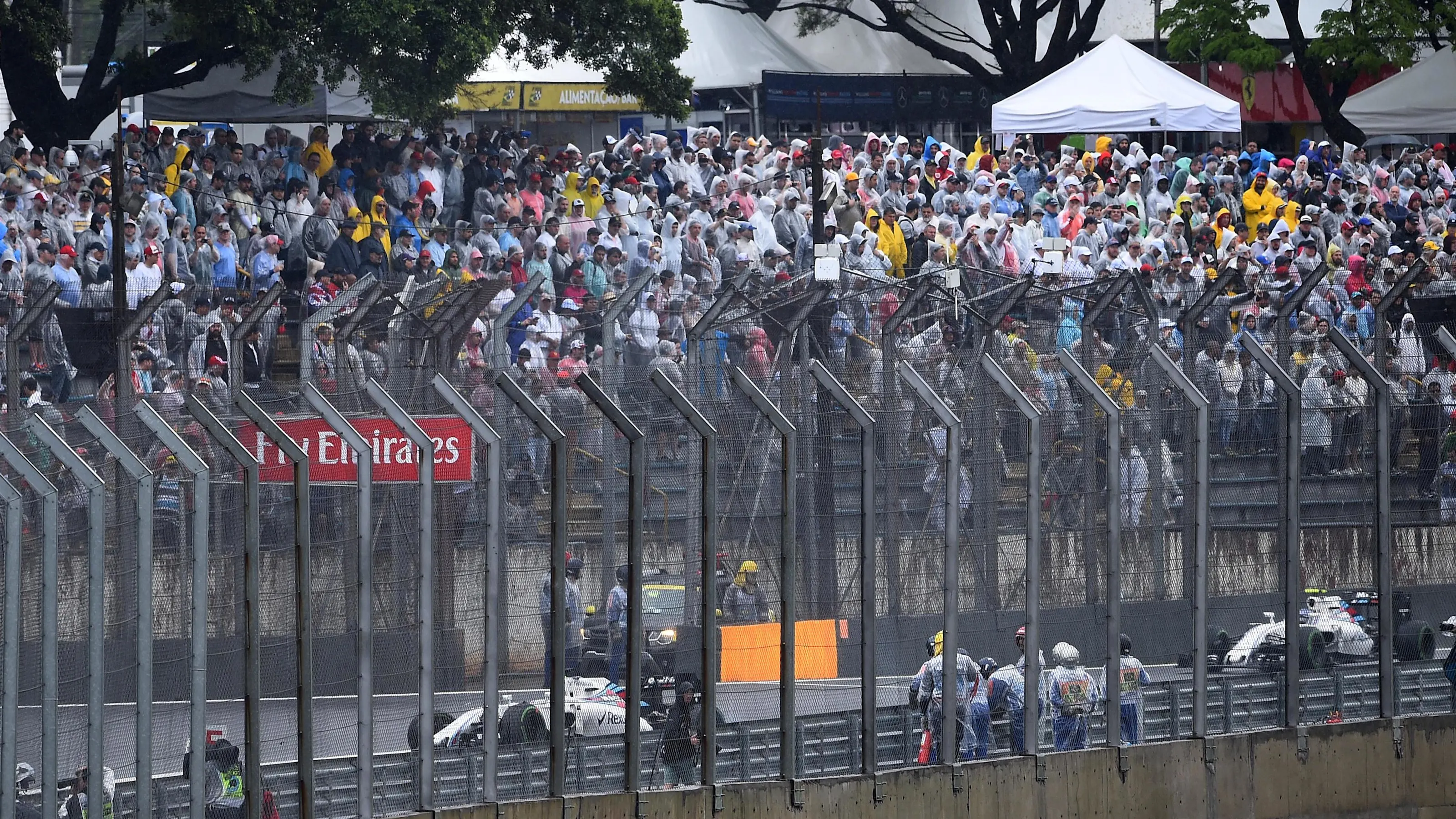 The crashed car of race retiree Felipe Massa (BRA) Williams FW38  at Formula One World