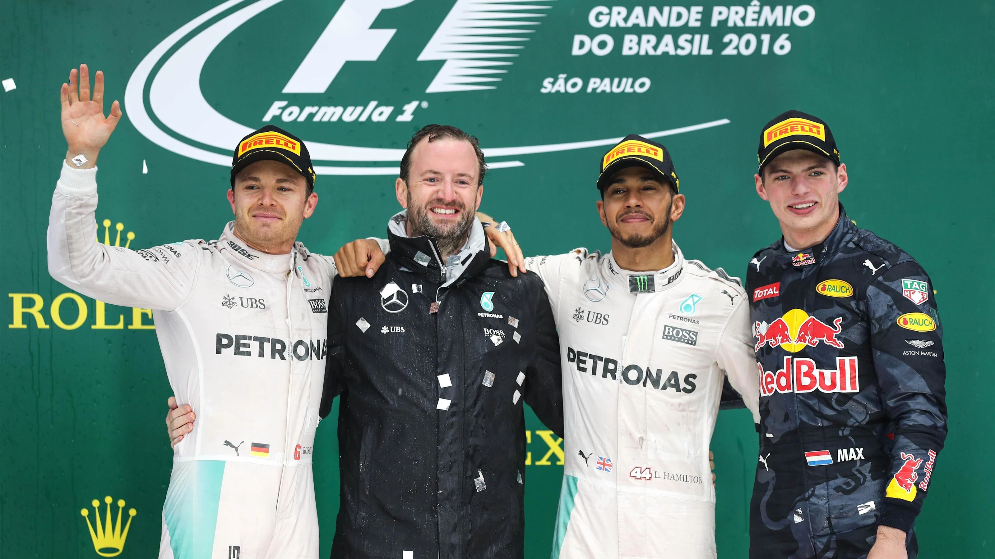 (L to R): Nico Rosberg (GER) Mercedes AMG F1, Bradley Lord (GBR) Mercedes AMG F1 Communication