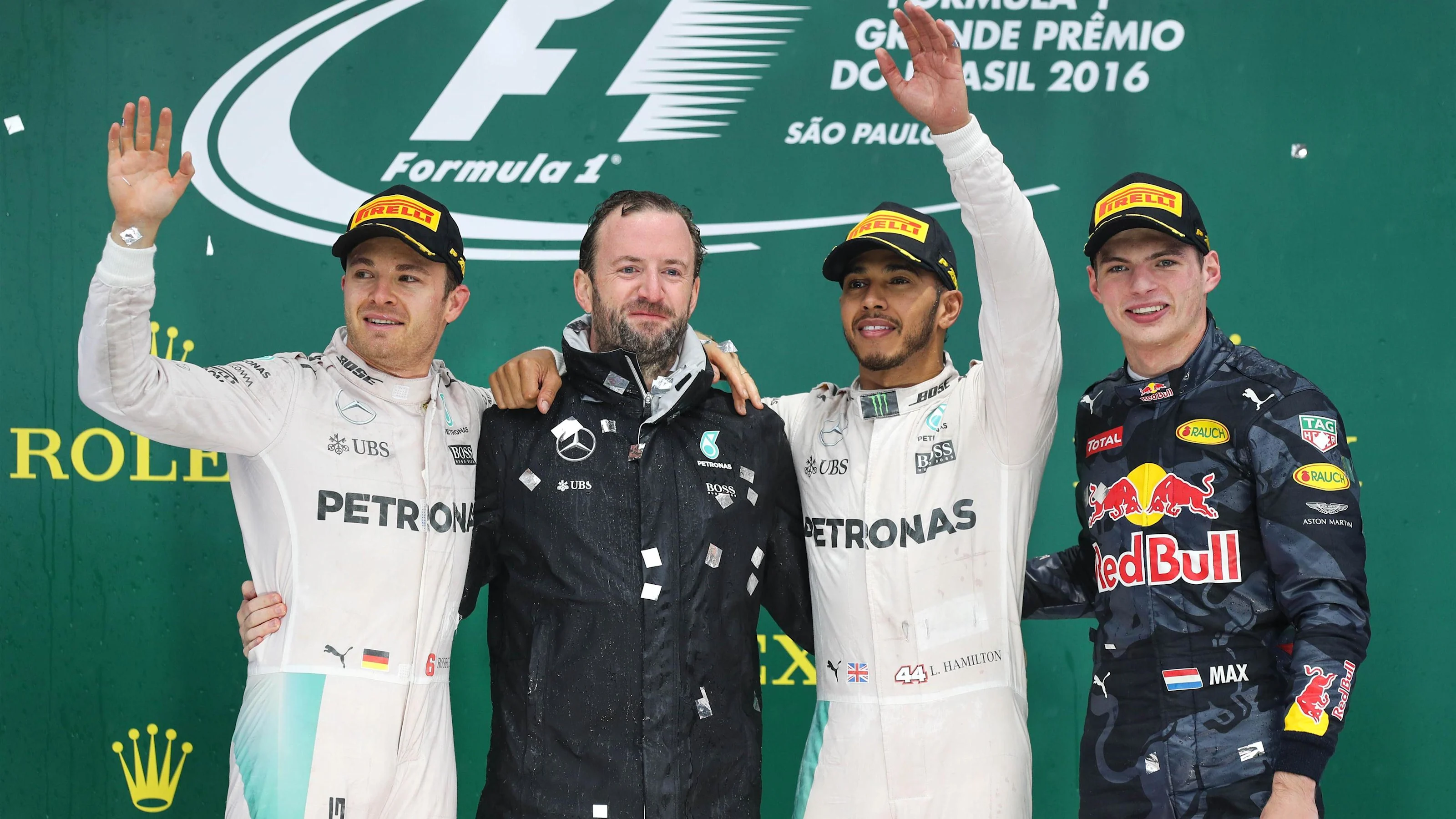 (L to R): Nico Rosberg (GER) Mercedes AMG F1, Bradley Lord (GBR) Mercedes AMG F1 Communication