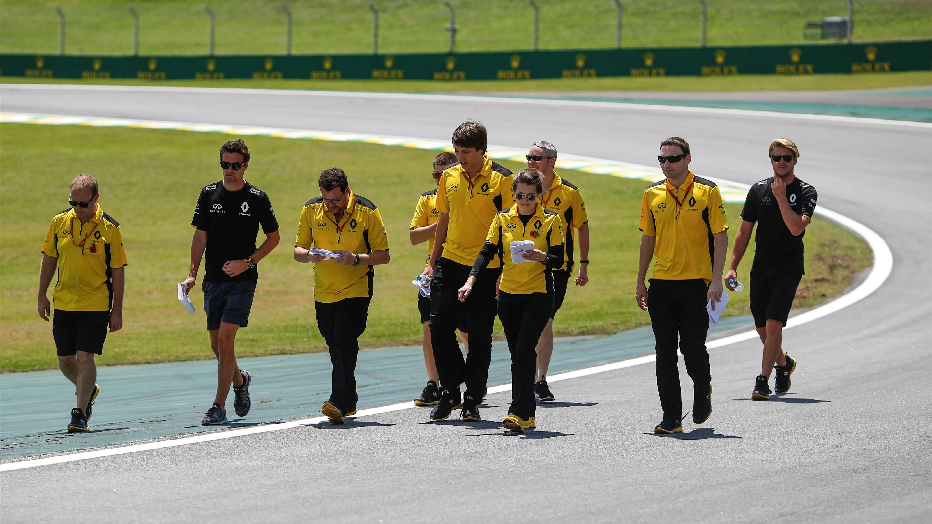 Jolyon Palmer (GBR) Renault Sport F1 Team walks the track at Formula One World Championship, Rd20,