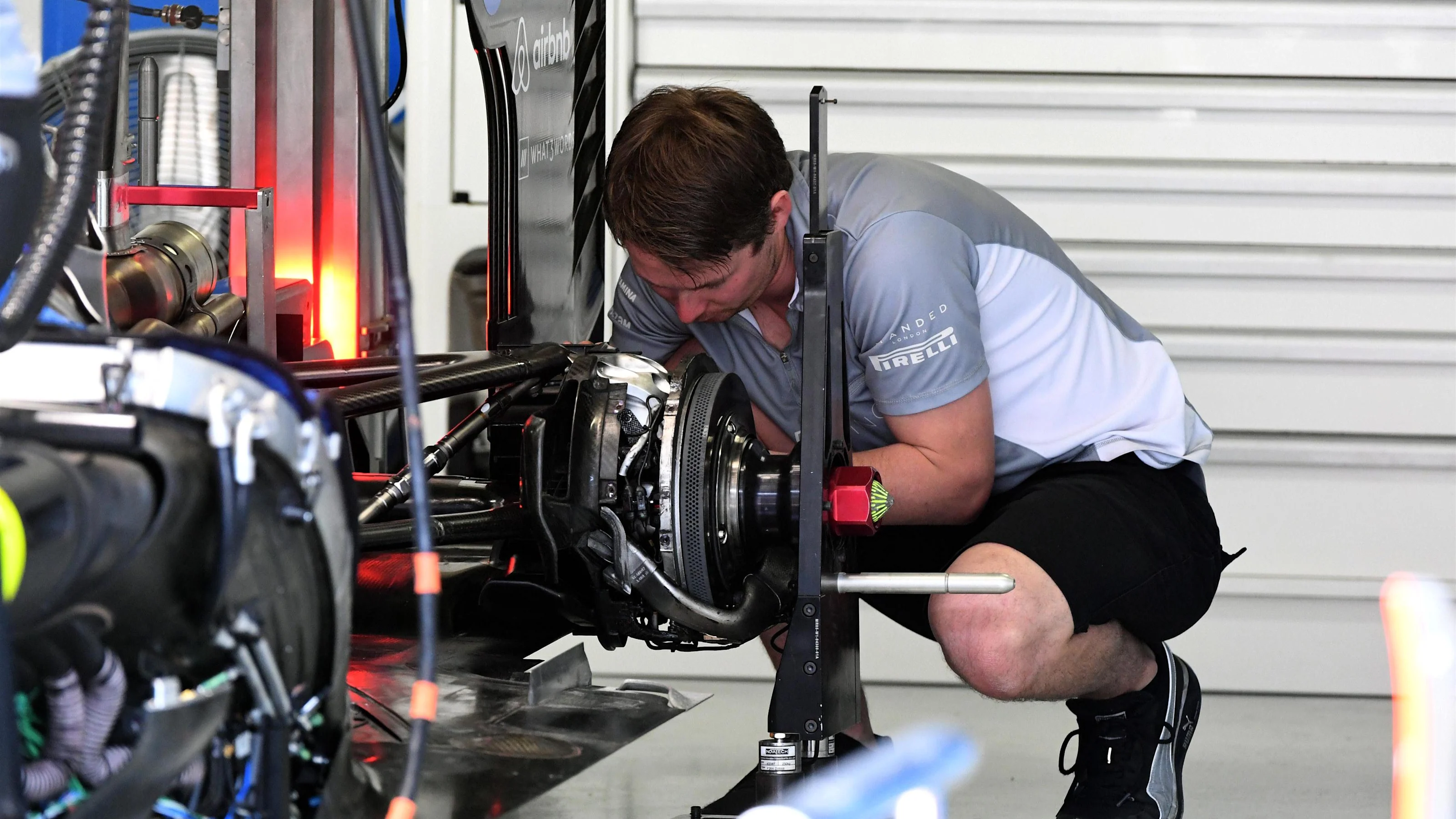 Manor Racing MRT05 rear brake and wheel hub at Formula One World Championship, Rd20, Brazilian