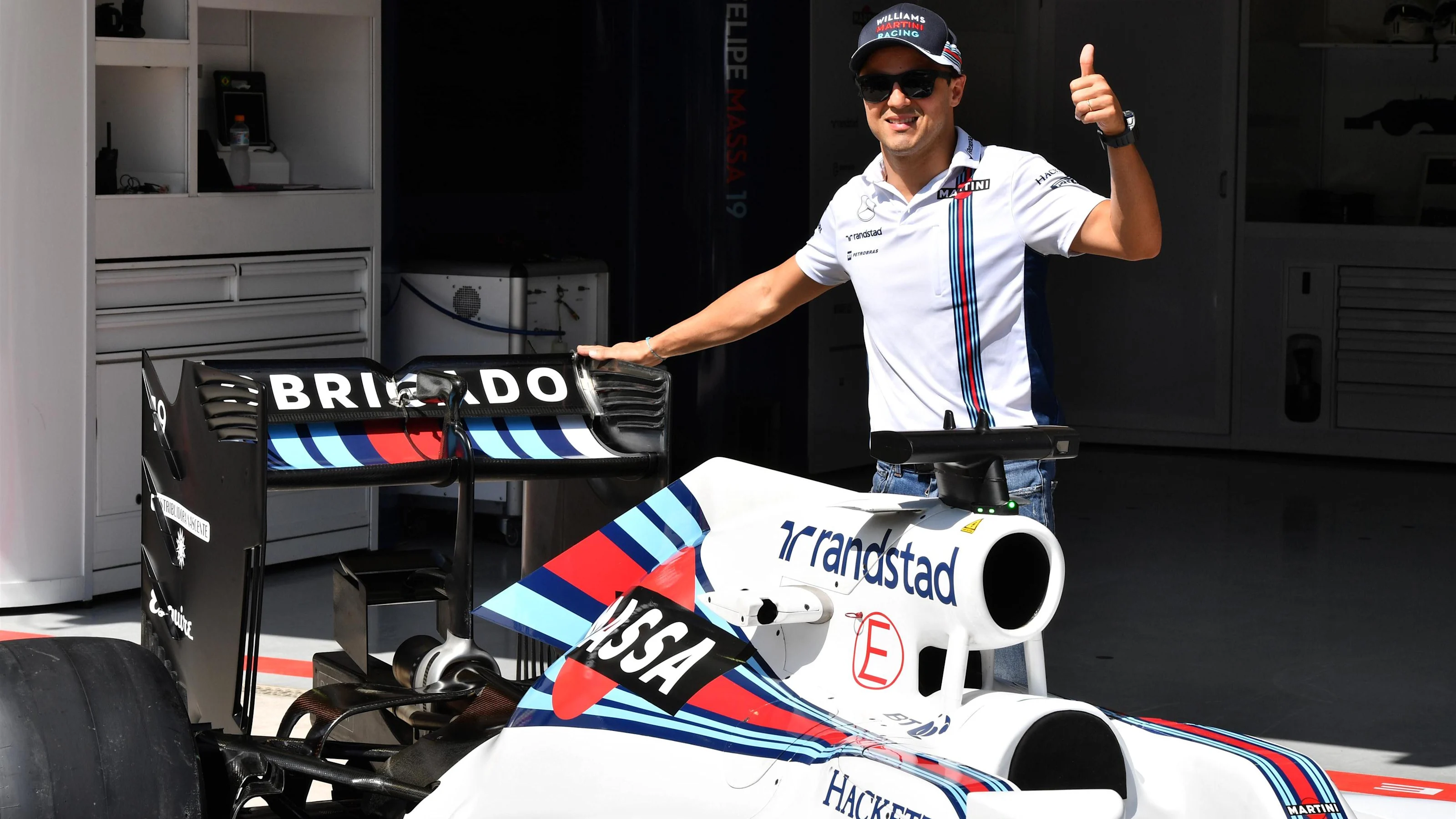 Felipe Massa (BRA) Williams celebrates his 250th Grand Prix start and final Brazilian Grand Prix at