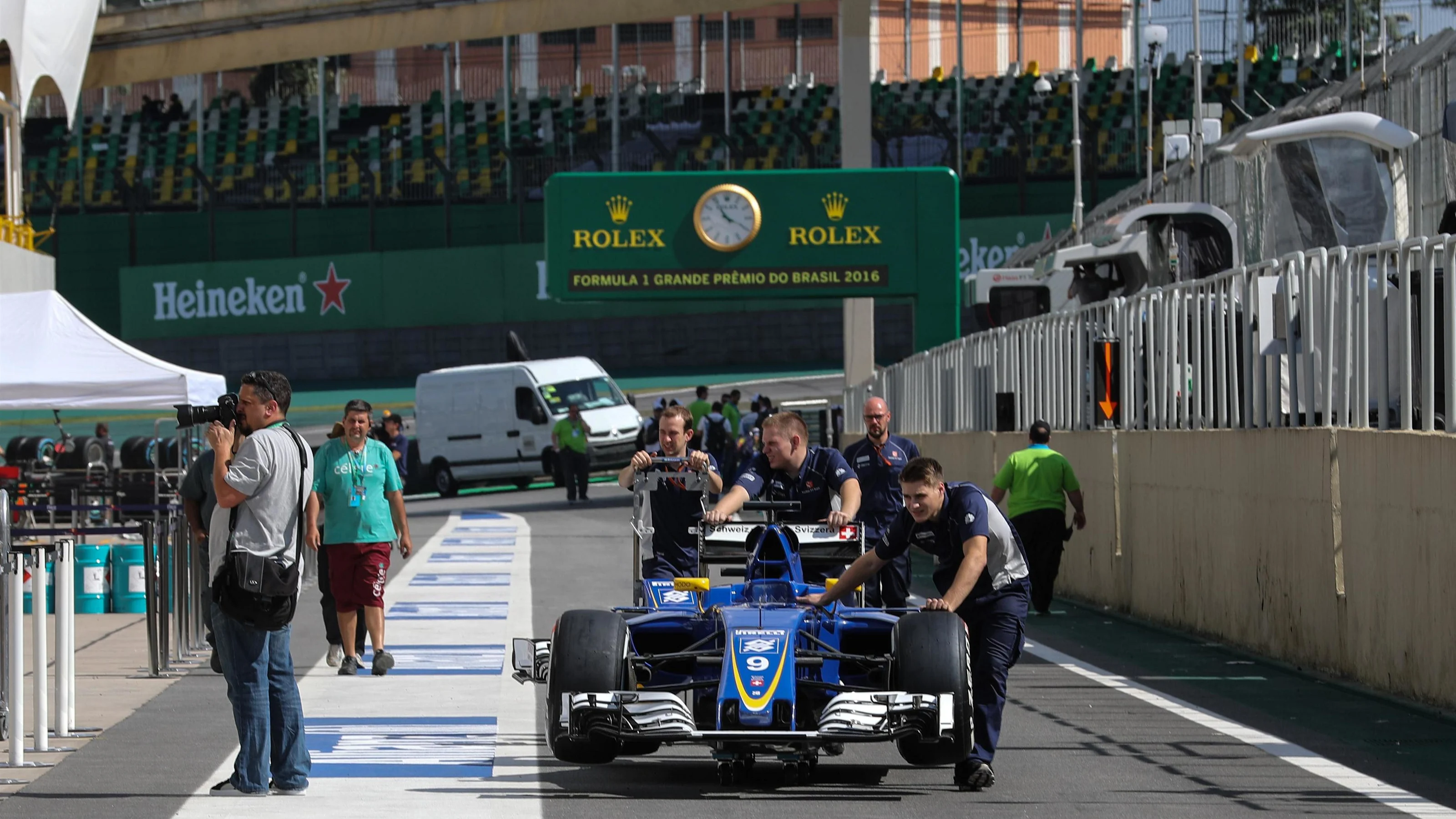 Sauber mechanics and Sauber C35 in pit lane at Formula One World Championship, Rd20, Brazilian