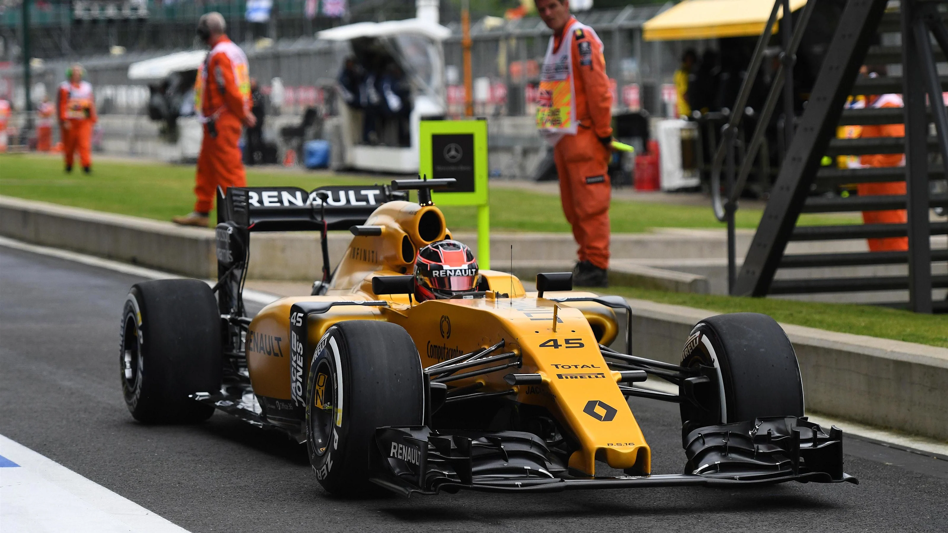 Esteban Ocon (FRA) Renault Sport F1 Team RS16 at Formula One World Championship, Rd10, British