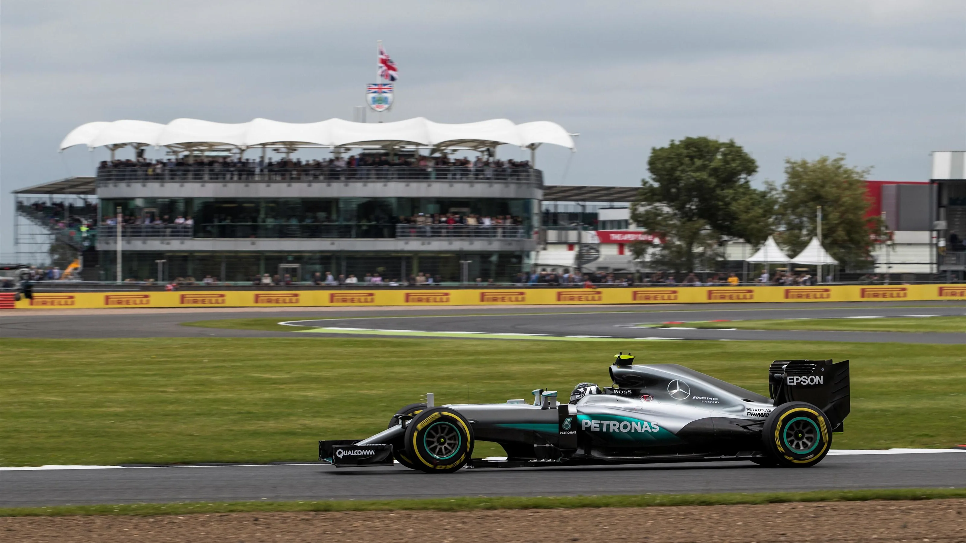 Nico Rosberg (GER) Mercedes-Benz F1 W07 Hybrid at Formula One World Championship, Rd10, British