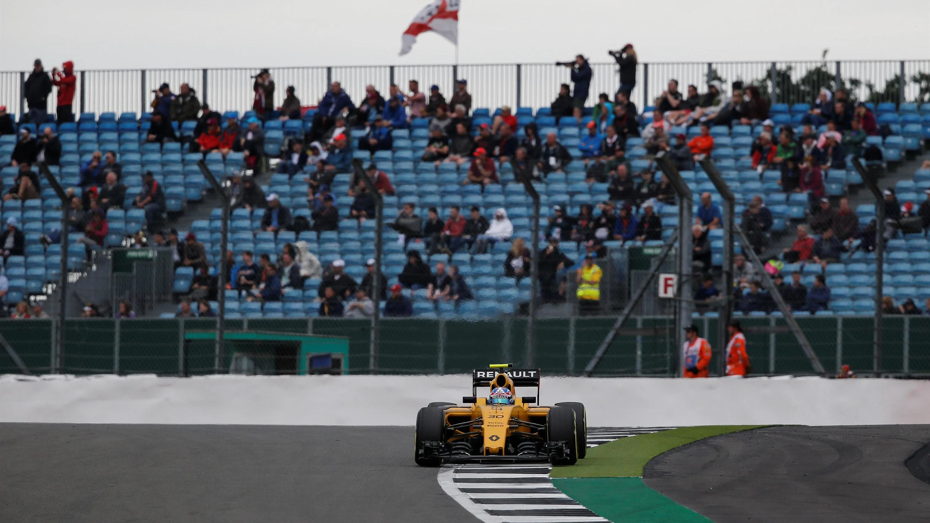 Jolyon Palmer (GBR) Renault Sport F1 Team RS16 at Formula One World Championship, Rd10, British