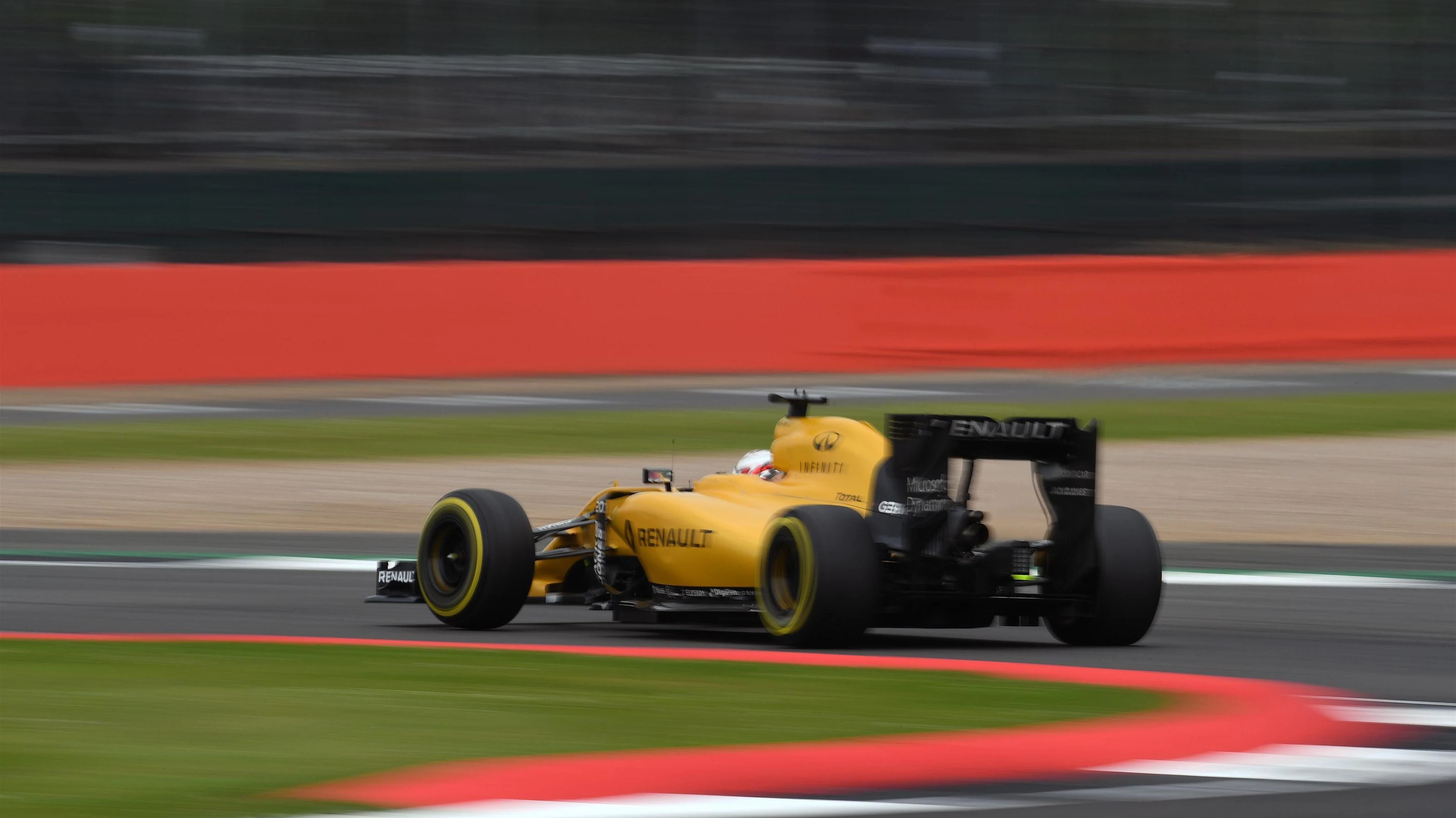 Kevin Magnussen (DEN) Renault Sport F1 Team RS16 at Formula One World Championship, Rd10, British