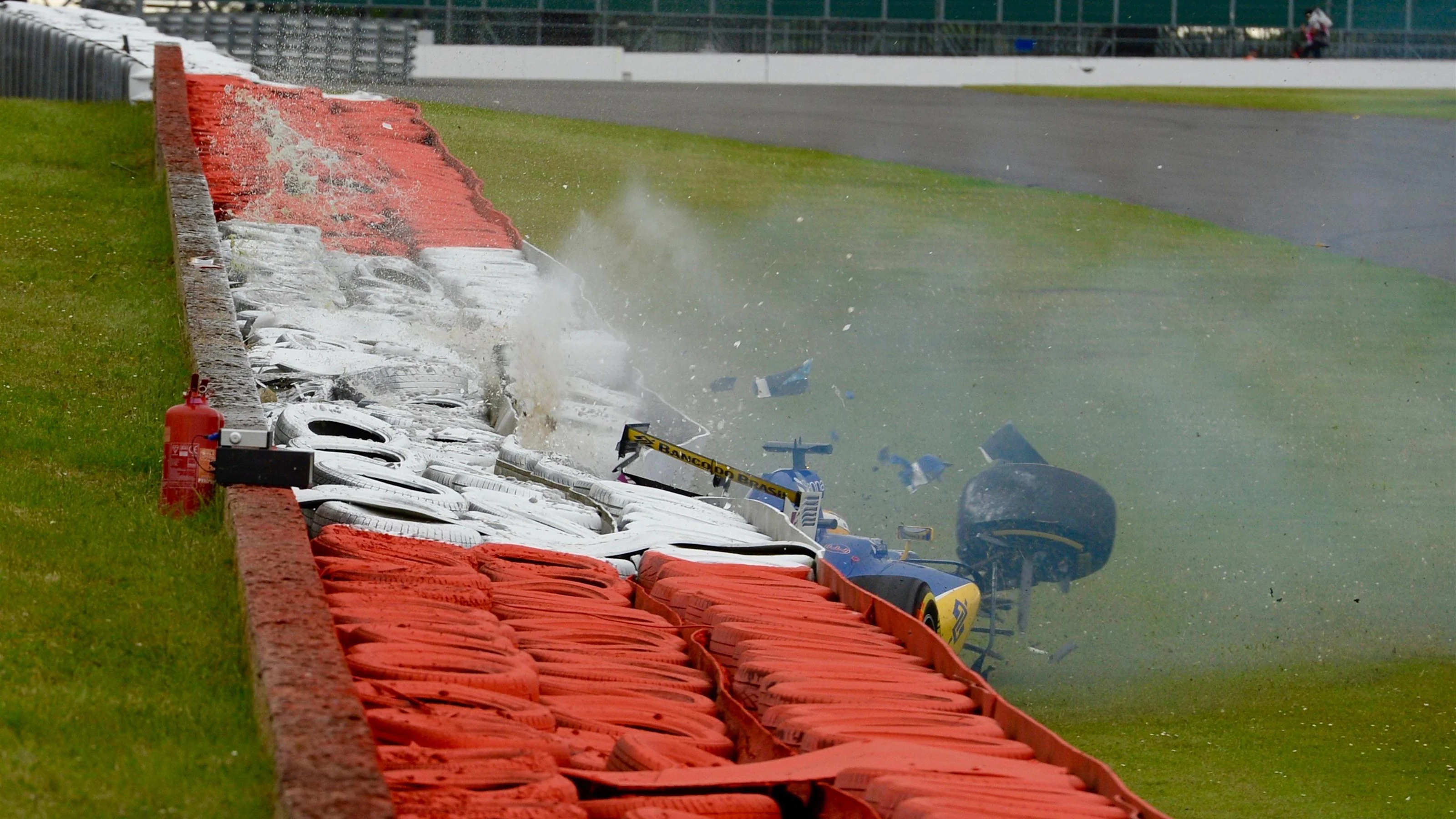Marcus Ericsson (SWE) Sauber C35 crashes in FP3 at Formula One World Championship, Rd10, British