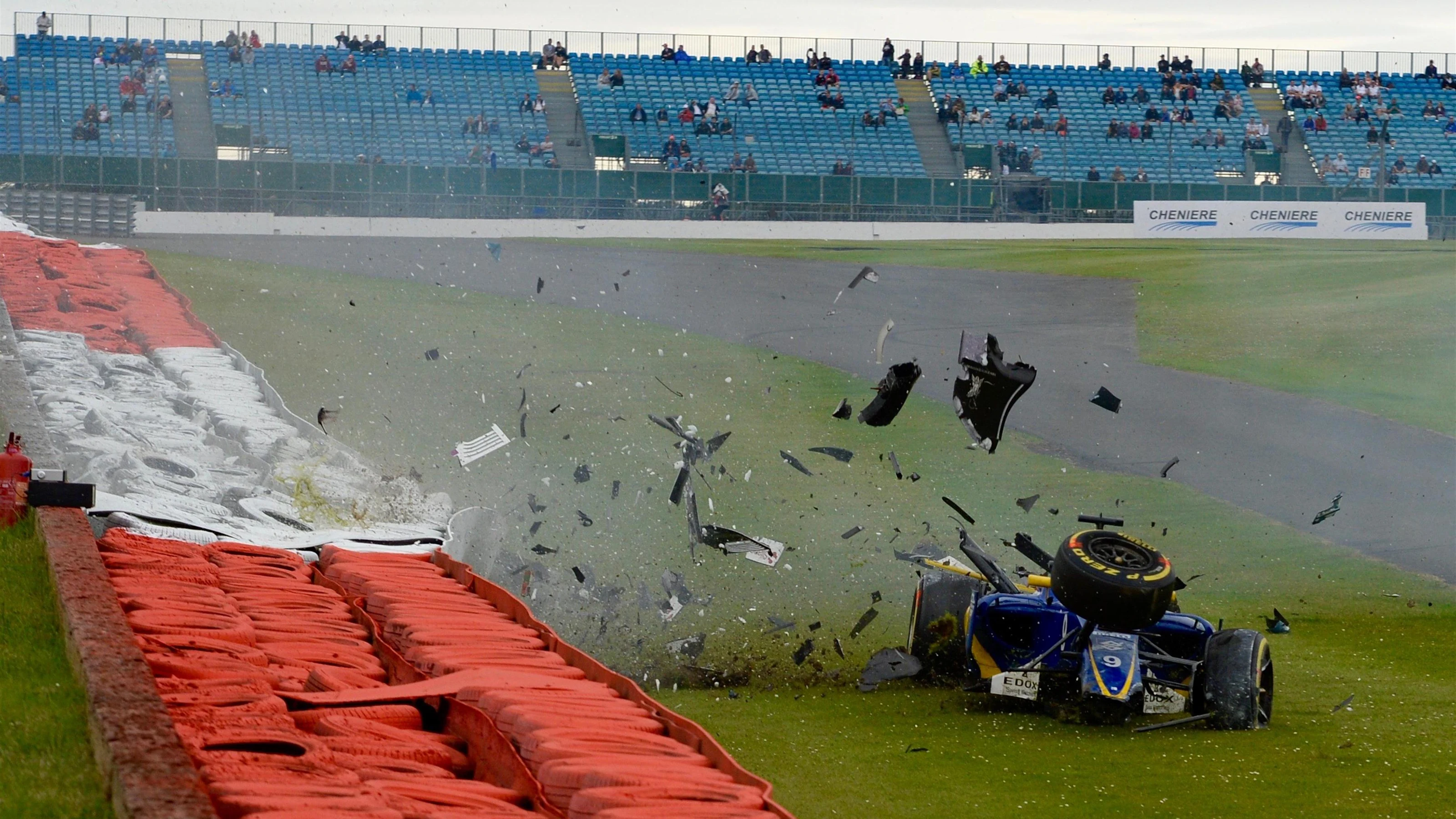 Marcus Ericsson (SWE) Sauber C35 crashes in FP3 at Formula One World Championship, Rd10, British