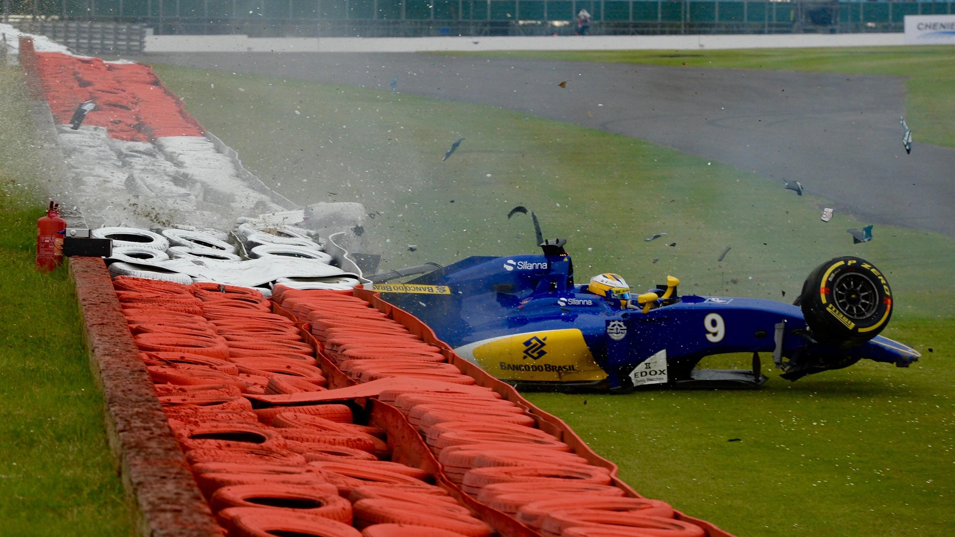 Marcus Ericsson (SWE) Sauber C35 crashes in FP3 at Formula One World Championship, Rd10, British