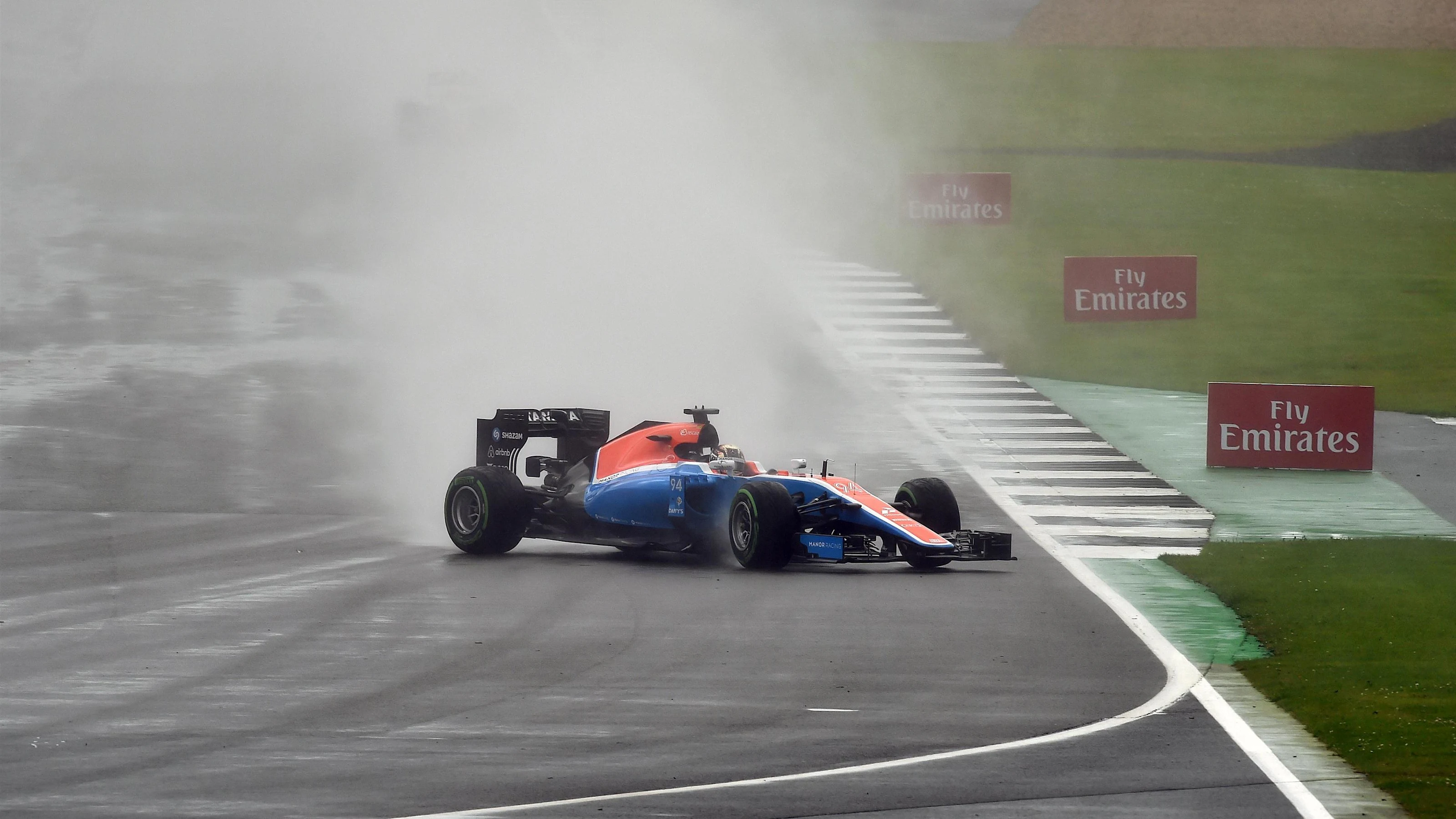 Pascal Wehrlein (GER) Manor Racing MRT05 spins out and retires form the race at Formula One World