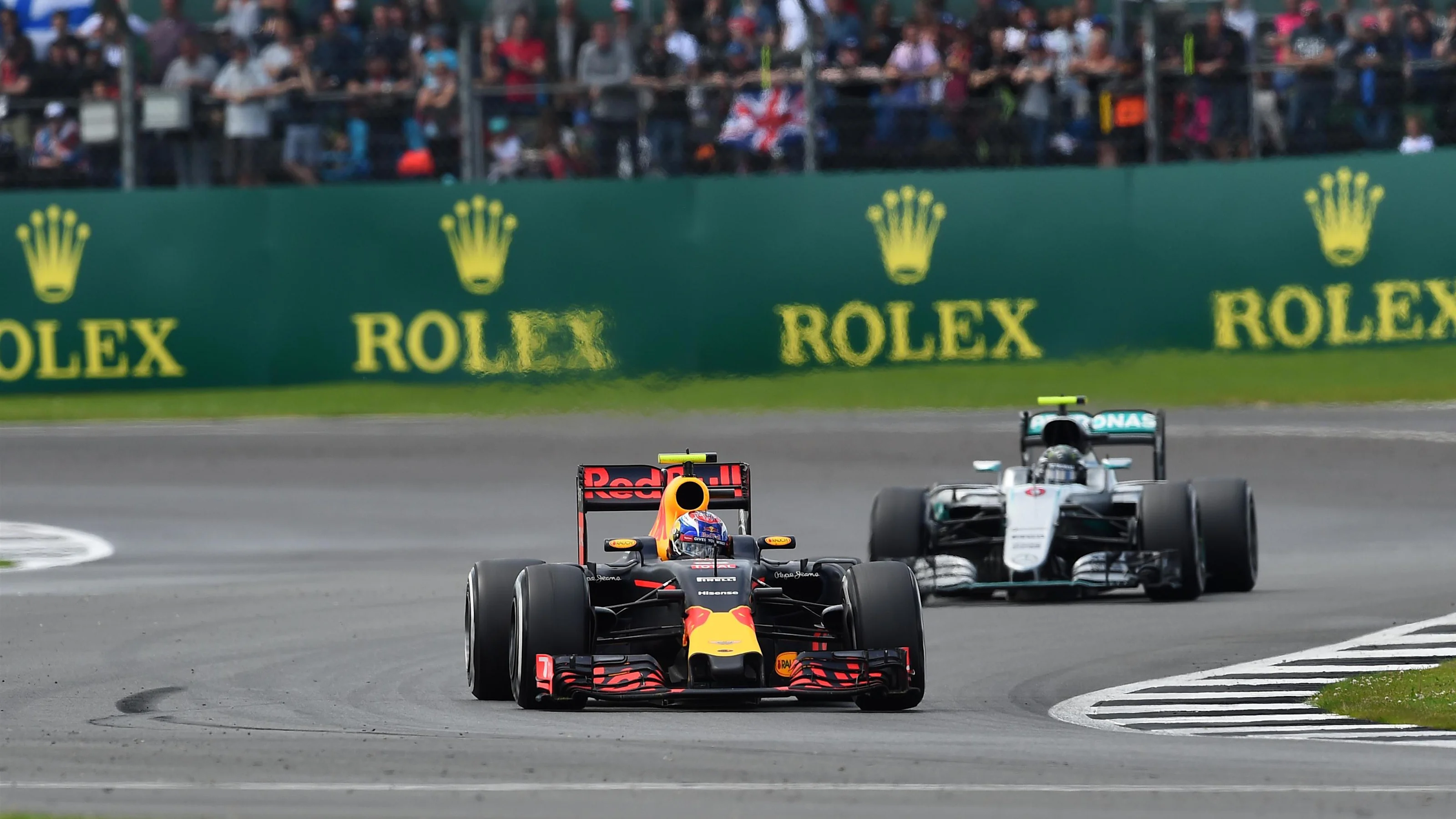 Max Verstappen (NED) Red Bull Racing RB12 leads Nico Rosberg (GER) Mercedes-Benz F1 W07 Hybrid at