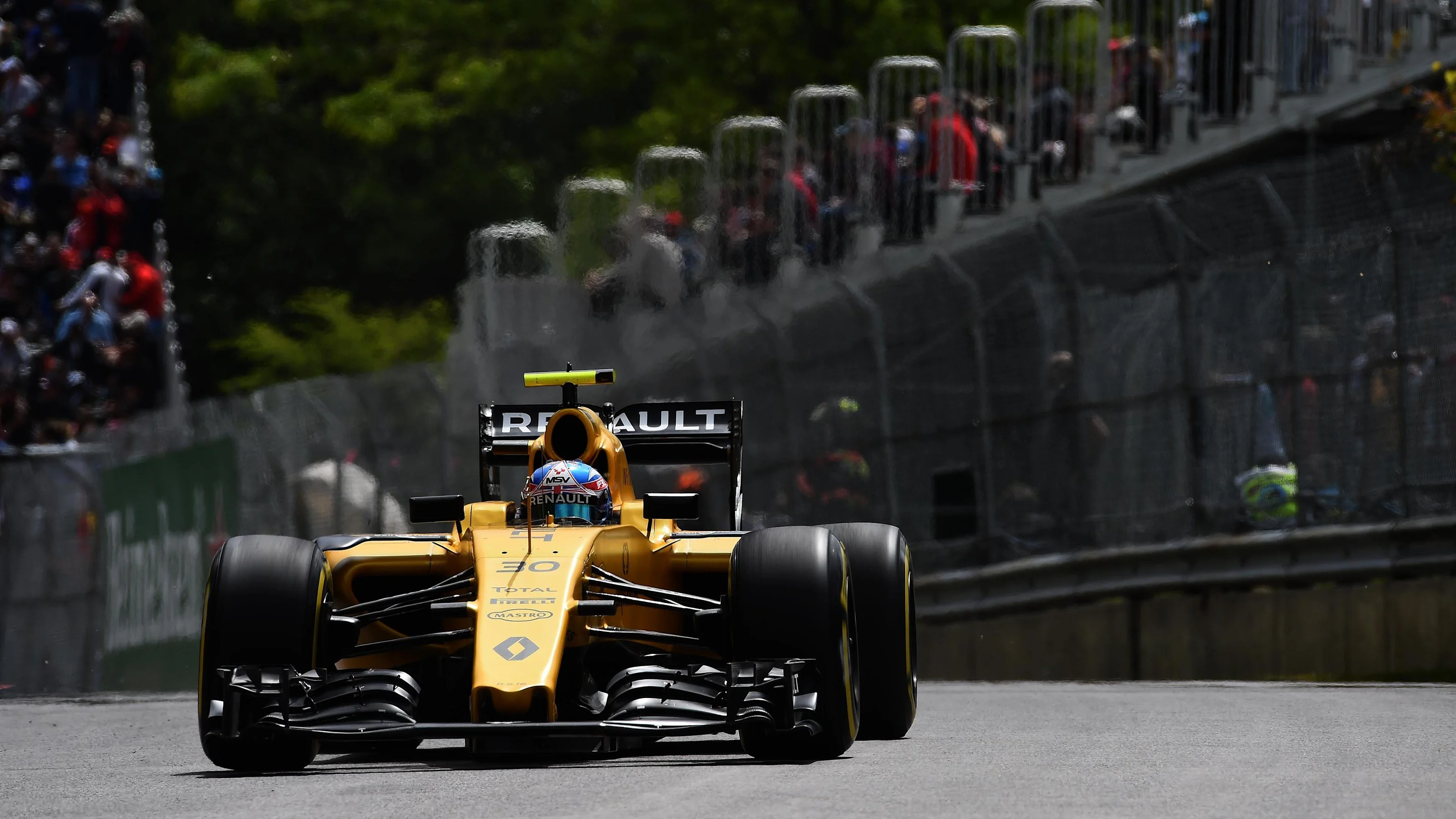 Jolyon Palmer (GBR) Renault Sport F1 Team RS16 at Formula One World Championship, Rd7, Canadian