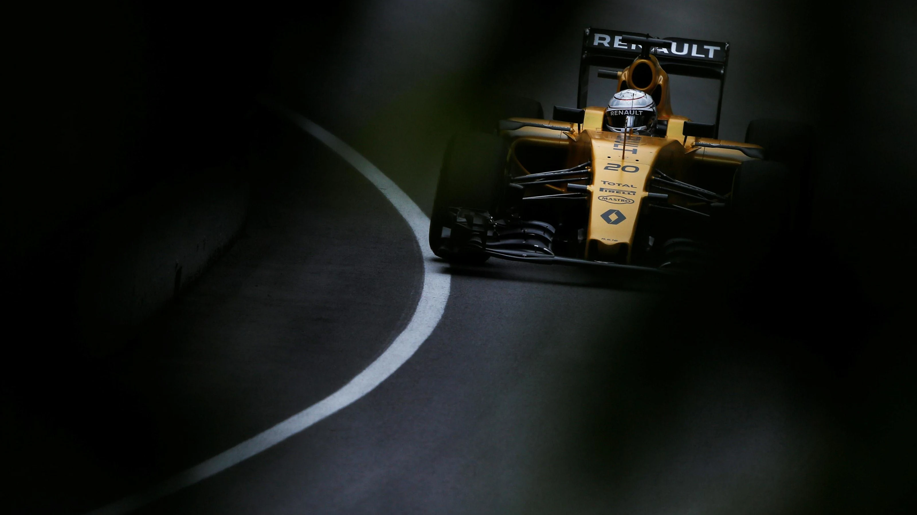 Kevin Magnussen (DEN) Renault Sport F1 Team RS16 at Formula One World Championship, Rd7, Canadian