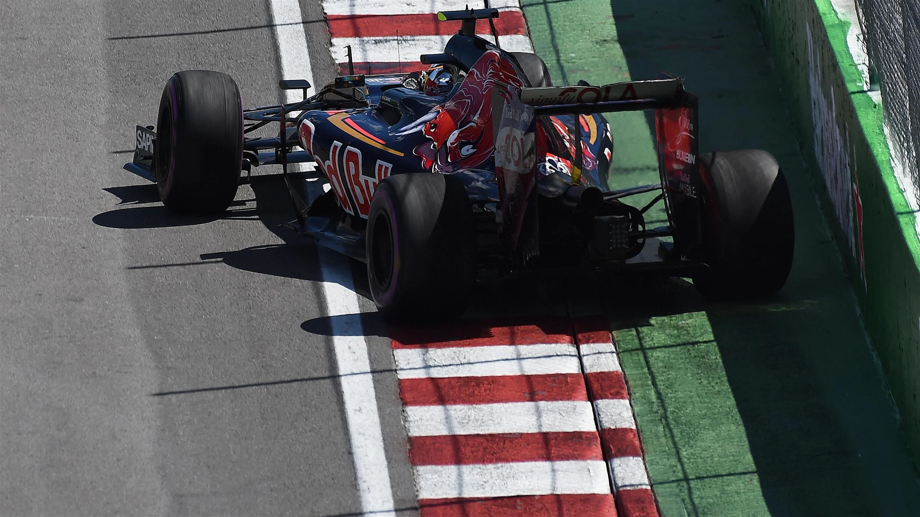 Daniil Kvyat (RUS) Scuderia Toro Rosso STR11 at Formula One World Championship, Rd7, Canadian Grand