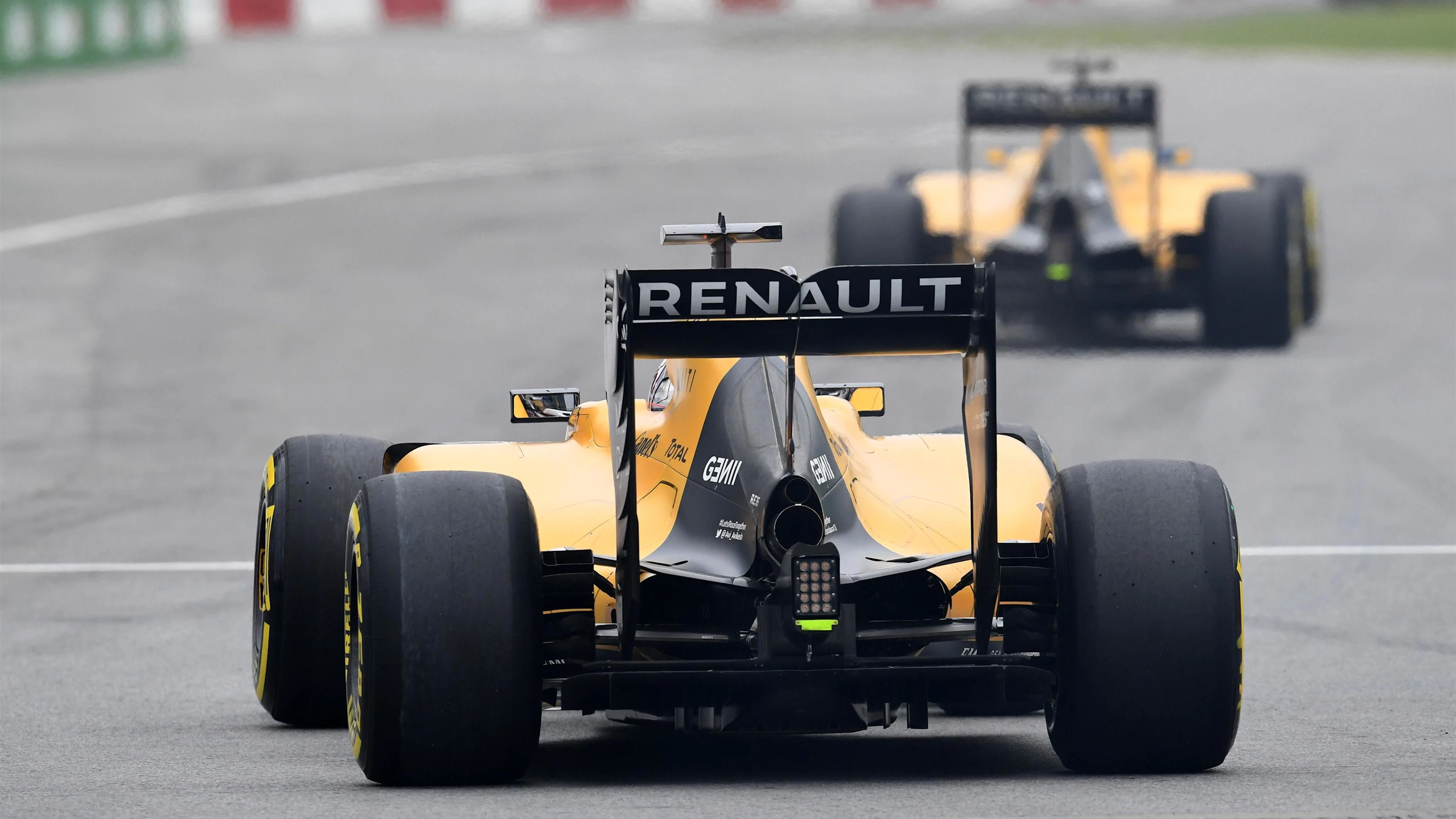 Kevin Magnussen (DEN) Renault Sport F1 Team RS16 at Formula One World Championship, Rd7, Canadian