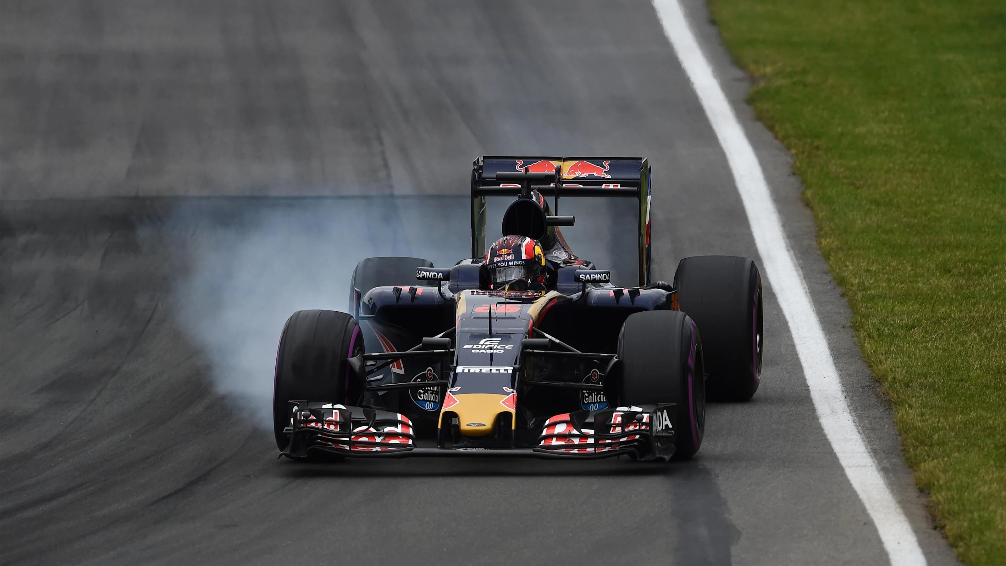 Daniil Kvyat (RUS) Scuderia Toro Rosso STR11 locks up at Formula One World Championship, Rd7,