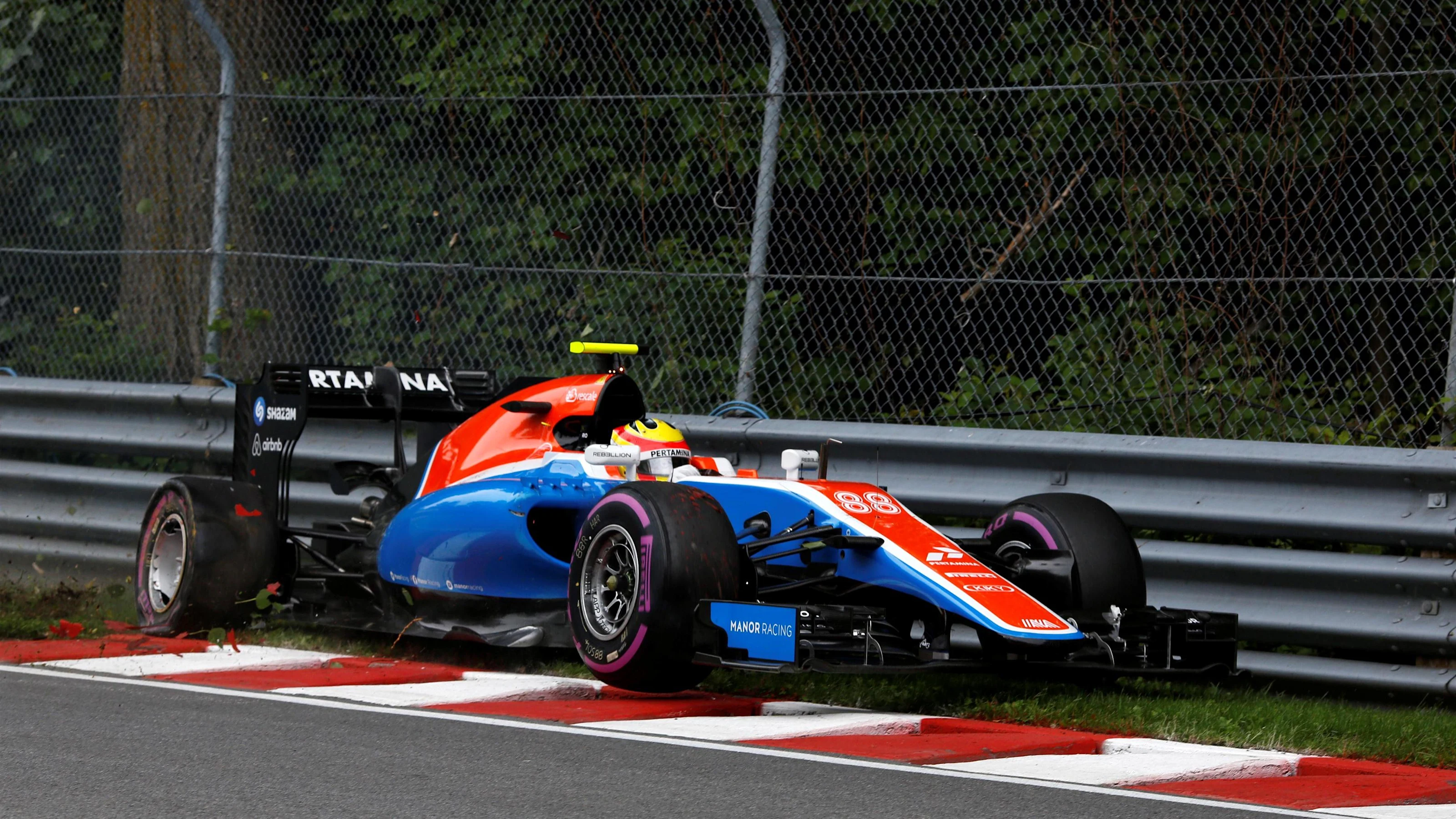 Rio Haryanto (IDN) Manor Racing MRT05 crashes in Q1 at Formula One World Championship, Rd7,